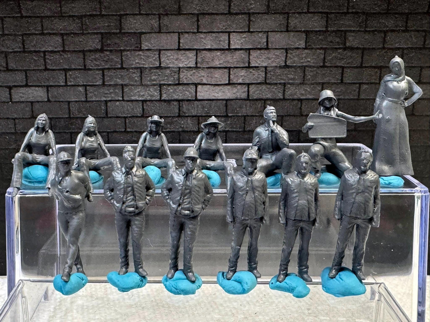 1:64 Miniature Human Figures - Resin / unpainted - great for Dioramas Hot Wheels - Made in the USA LOT 621 - Miniature 1.10