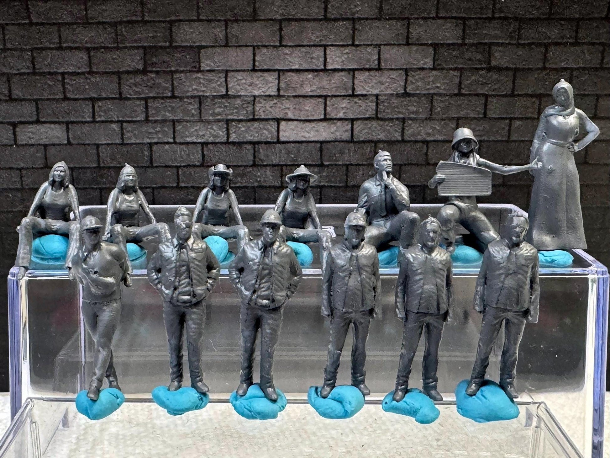 1:64 Miniature Human Figures - Resin / unpainted - great for Dioramas Hot Wheels - Made in the USA LOT 621 - Miniature 1.10