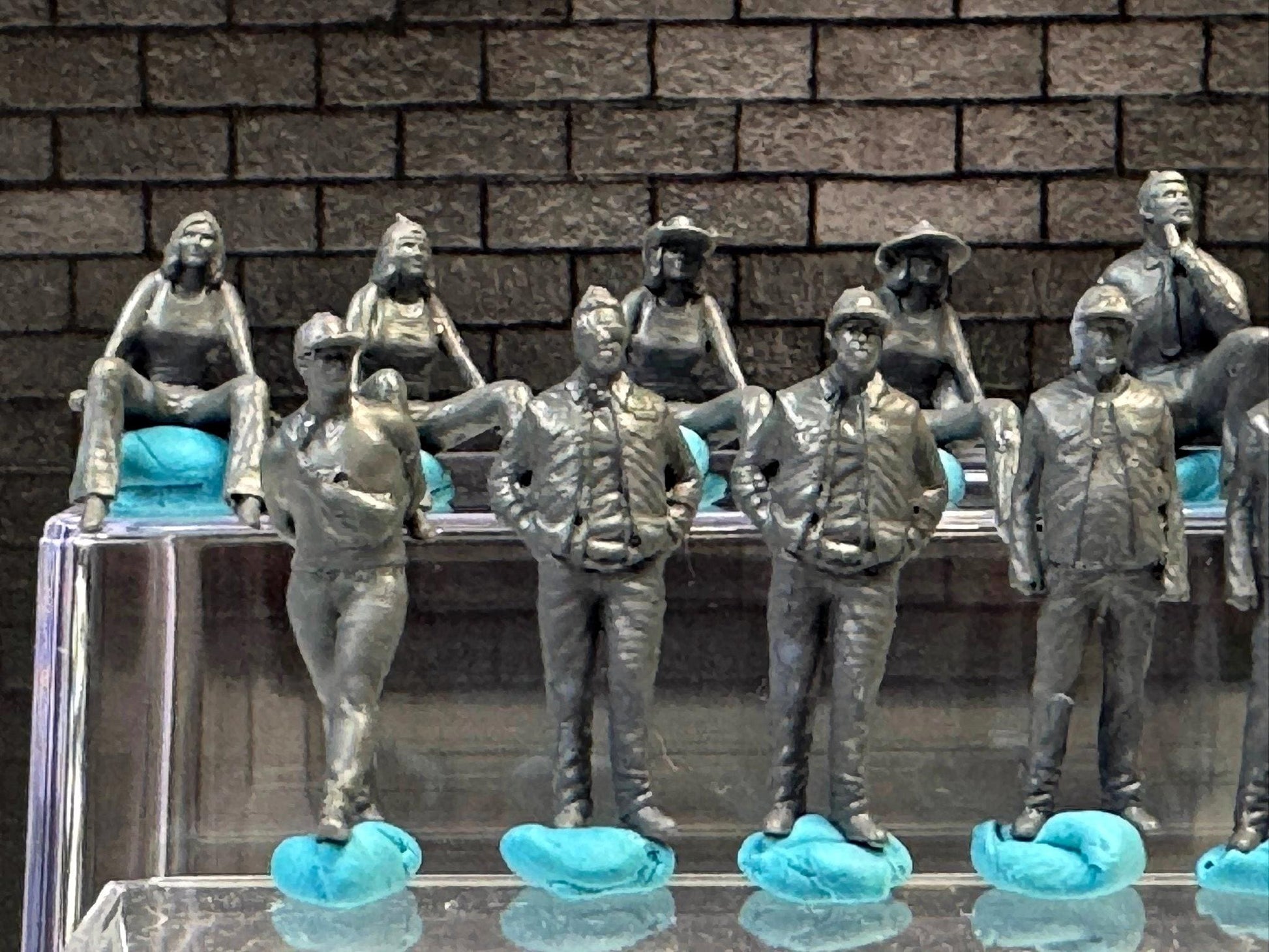 1:64 Miniature Human Figures - Resin / unpainted - great for Dioramas Hot Wheels - Made in the USA LOT 621 - Miniature 1.10