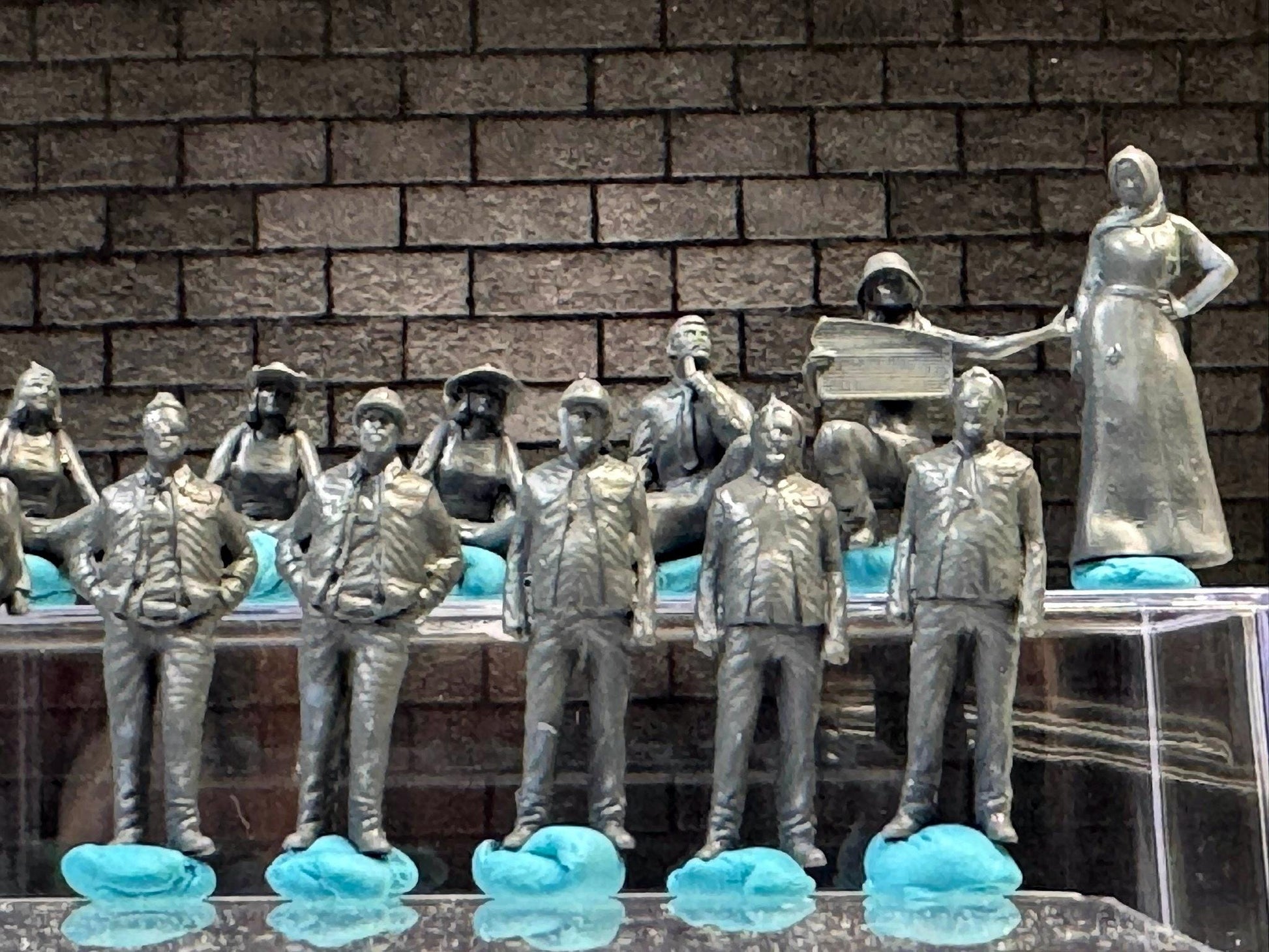 1:64 Miniature Human Figures - Resin / unpainted - great for Dioramas Hot Wheels - Made in the USA LOT 621 - Miniature 1.10