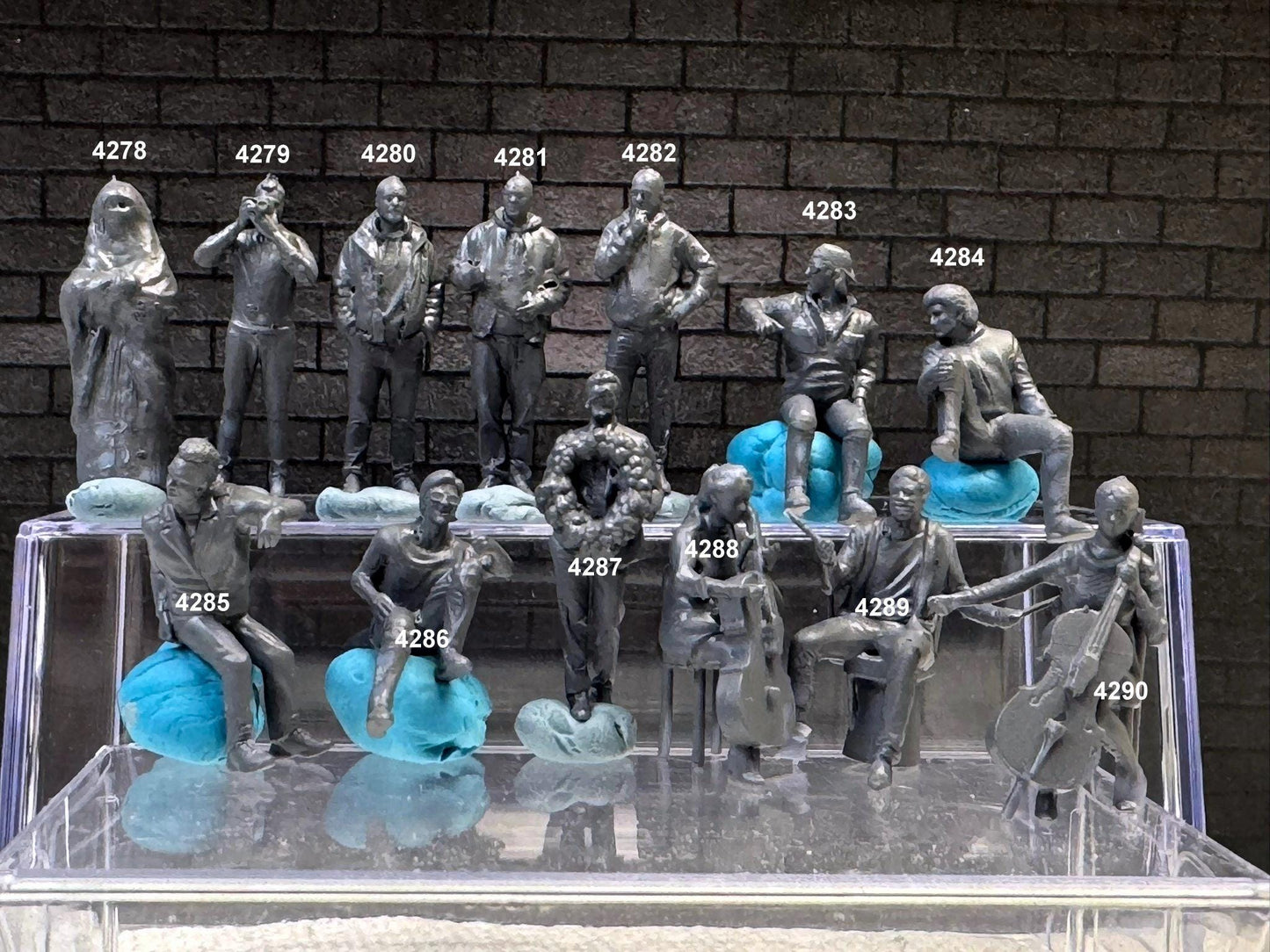 1:64 Miniature Human Figures - Resin / unpainted - great for Dioramas Hot Wheels - Made in the USA LOT 622 - Miniature 1.10