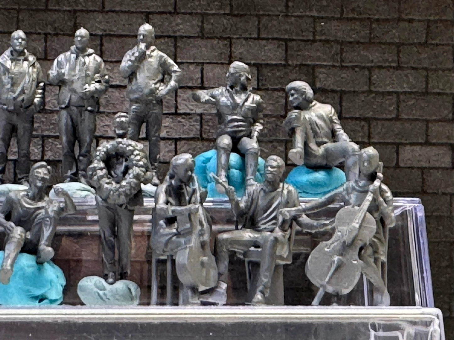 1:64 Miniature Human Figures - Resin / unpainted - great for Dioramas Hot Wheels - Made in the USA LOT 622 - Miniature 1.10