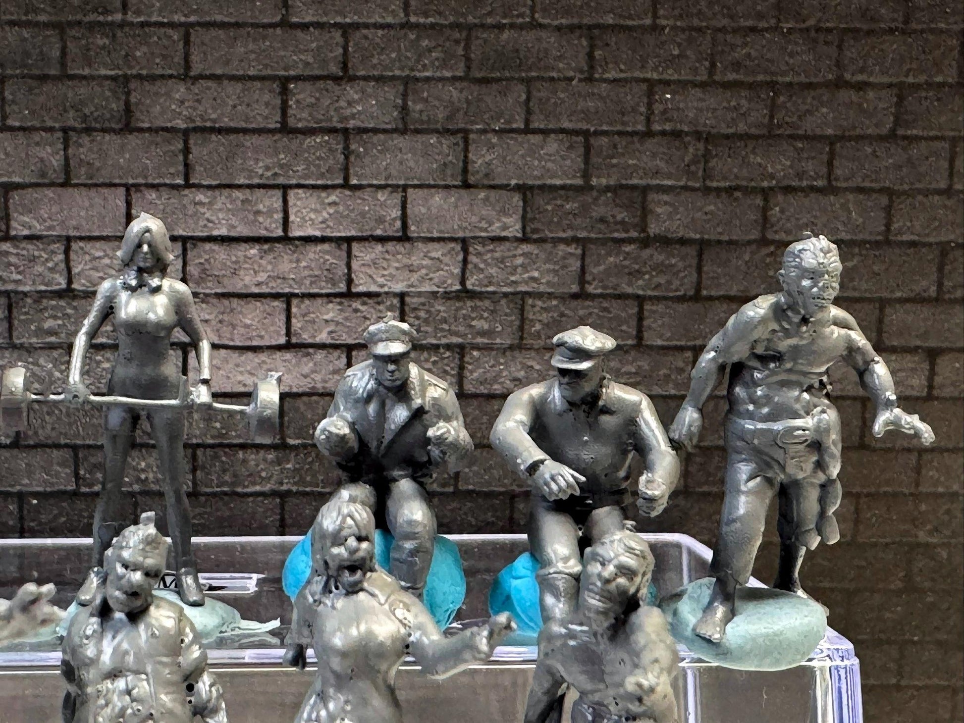 1:64 Miniature Human Figures - Resin / unpainted - great for Dioramas Hot Wheels - Made in the USA LOT 624 - Miniature 1.10