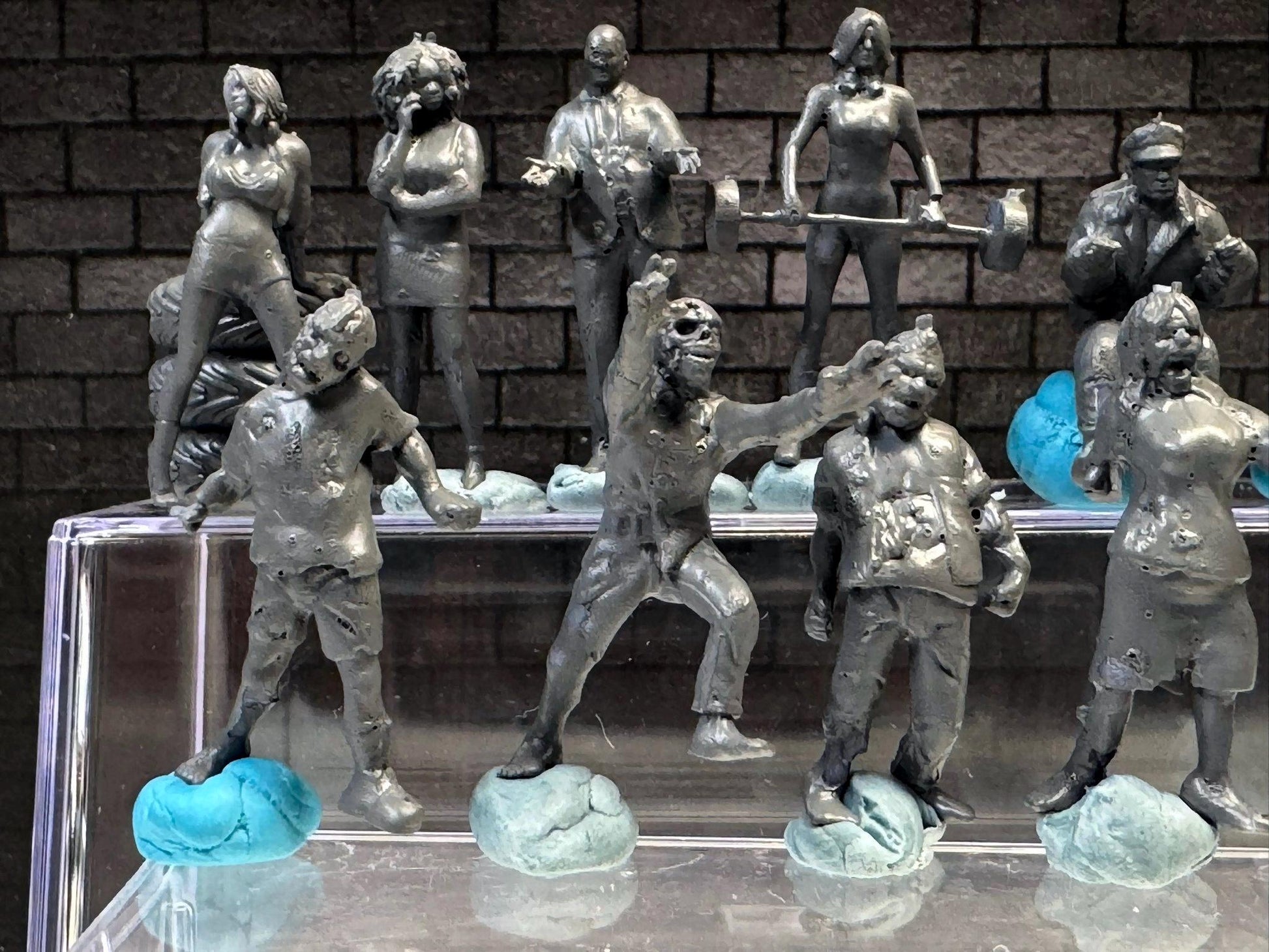 1:64 Miniature Human Figures - Resin / unpainted - great for Dioramas Hot Wheels - Made in the USA LOT 624 - Miniature 1.10