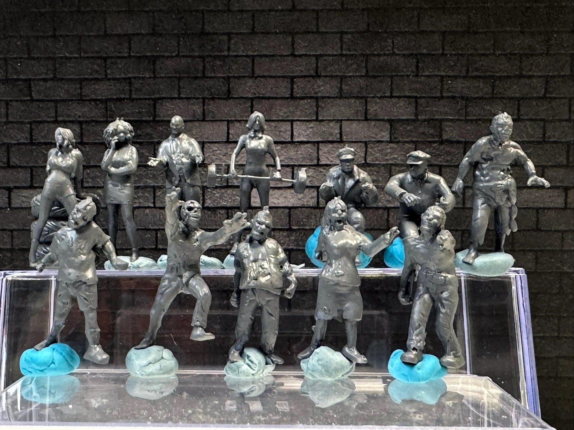 1:64 Miniature Human Figures - Resin / unpainted - great for Dioramas Hot Wheels - Made in the USA LOT 624 - Miniature 1.10