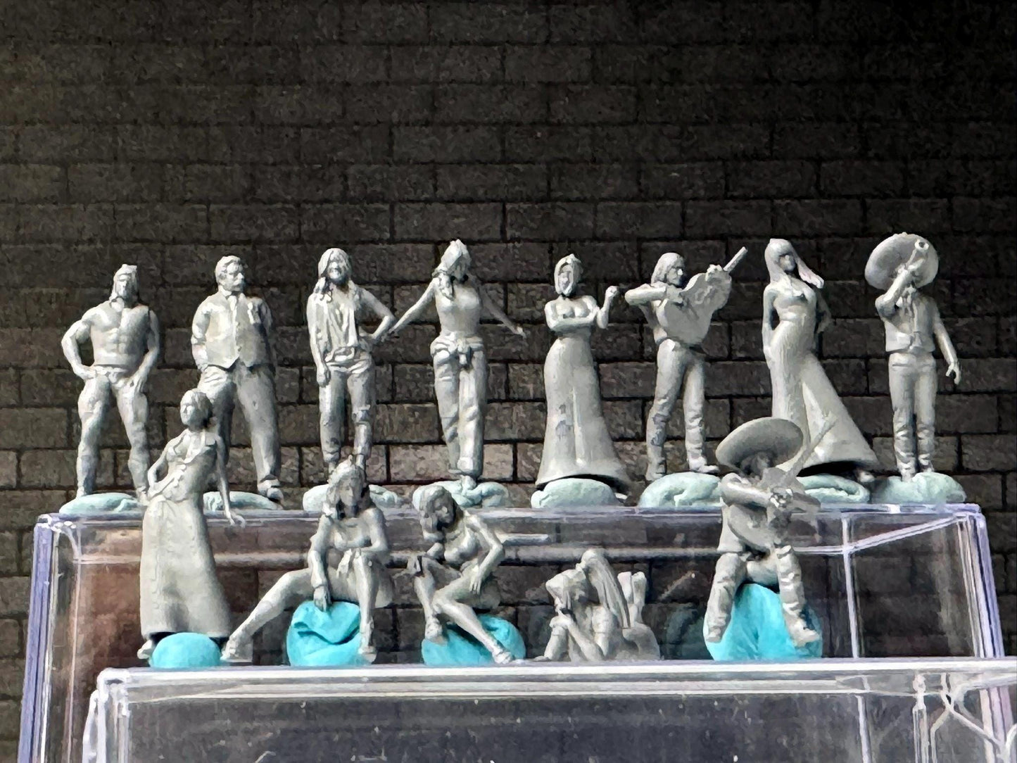 1:64 Miniature Human Figures - Resin / unpainted - great for Dioramas Hot Wheels - Made in the USA LOT 625 - Miniature 1.10