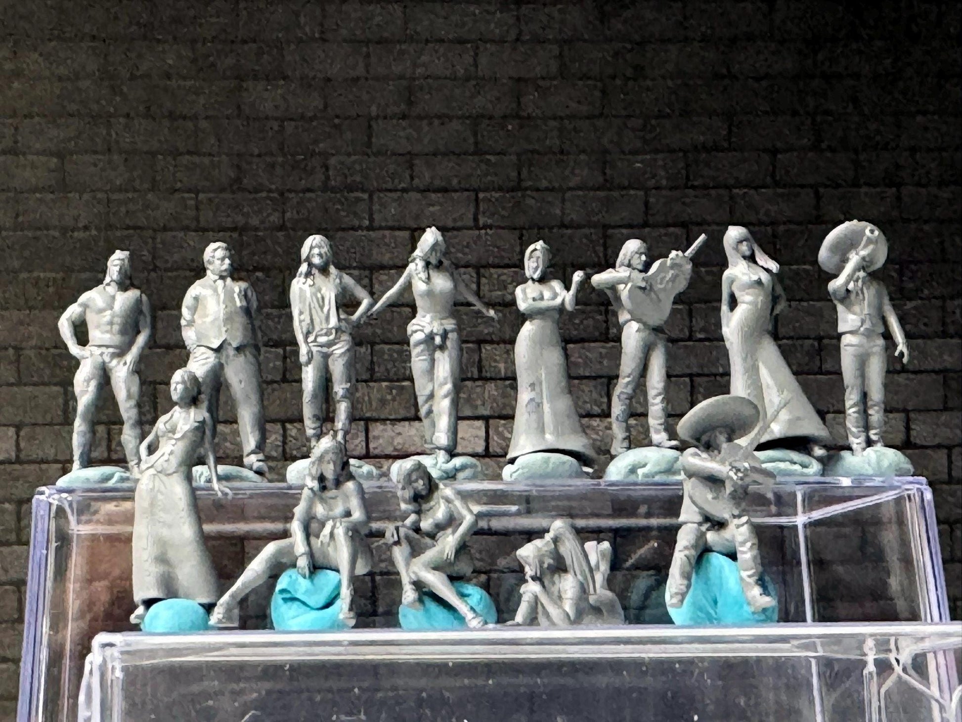 1:64 Miniature Human Figures - Resin / unpainted - great for Dioramas Hot Wheels - Made in the USA LOT 625 - Miniature 1.10