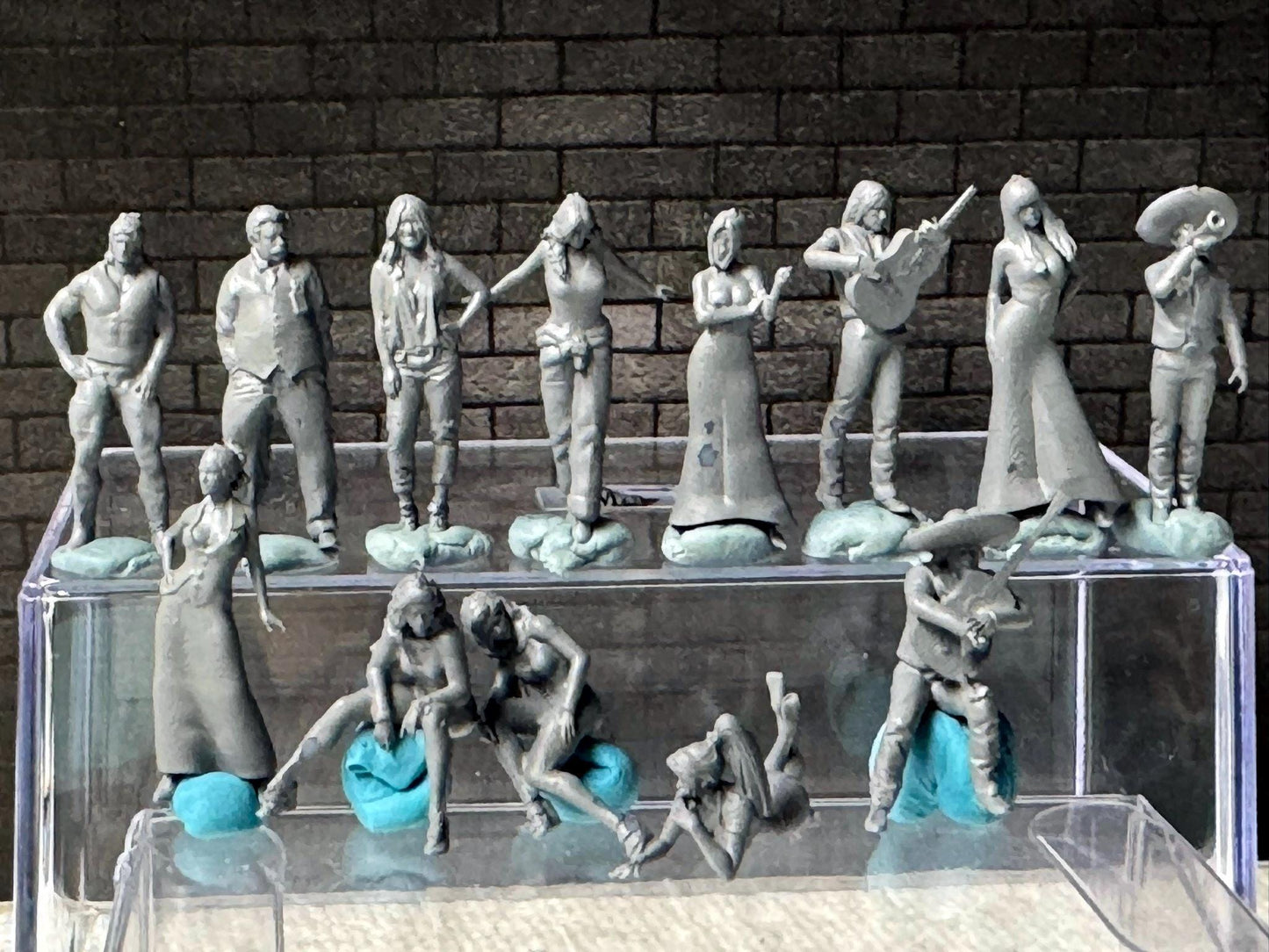 1:64 Miniature Human Figures - Resin / unpainted - great for Dioramas Hot Wheels - Made in the USA LOT 625 - Miniature 1.10