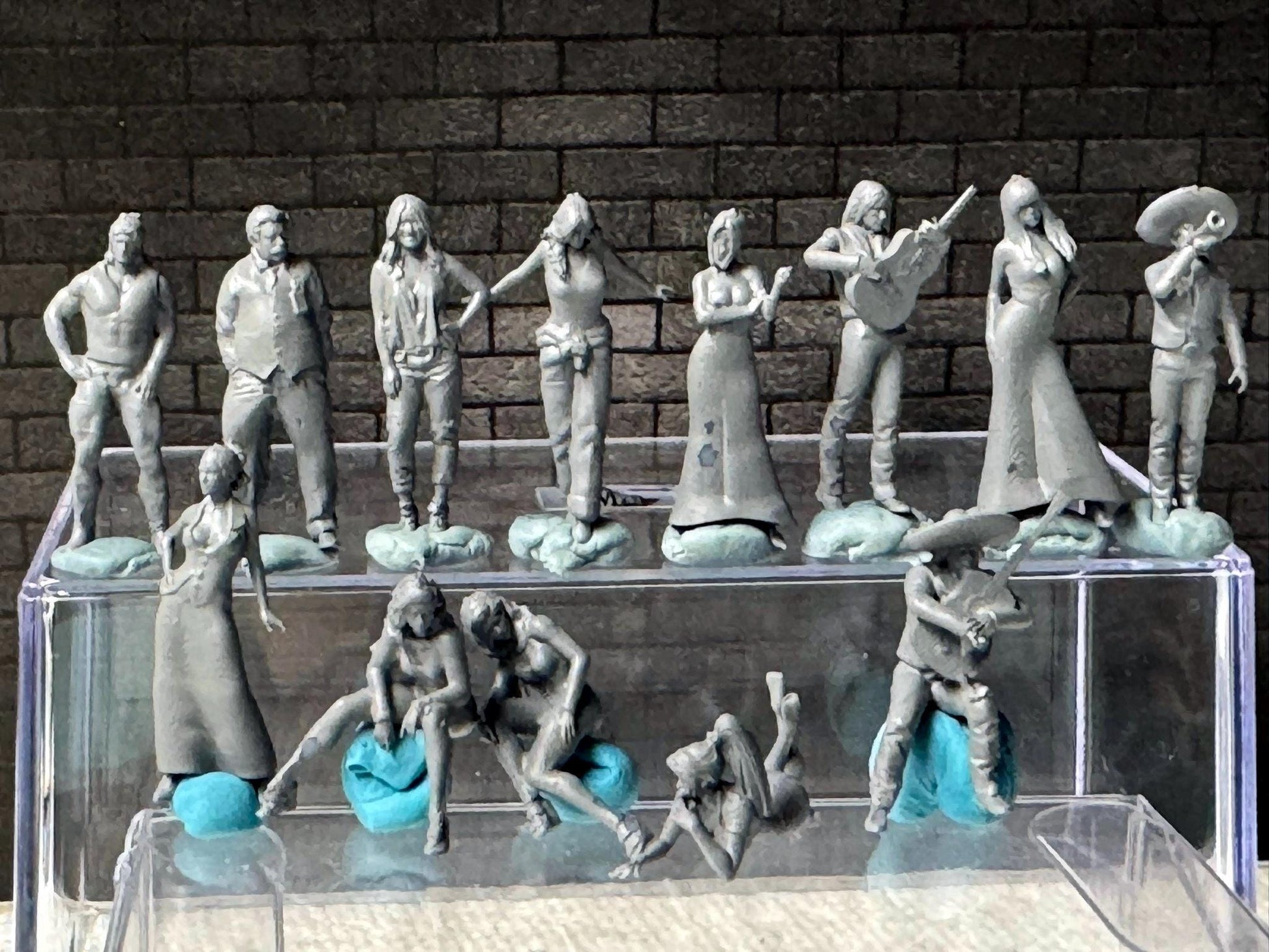 1:64 Miniature Human Figures - Resin / unpainted - great for Dioramas Hot Wheels - Made in the USA LOT 625 - Miniature 1.10