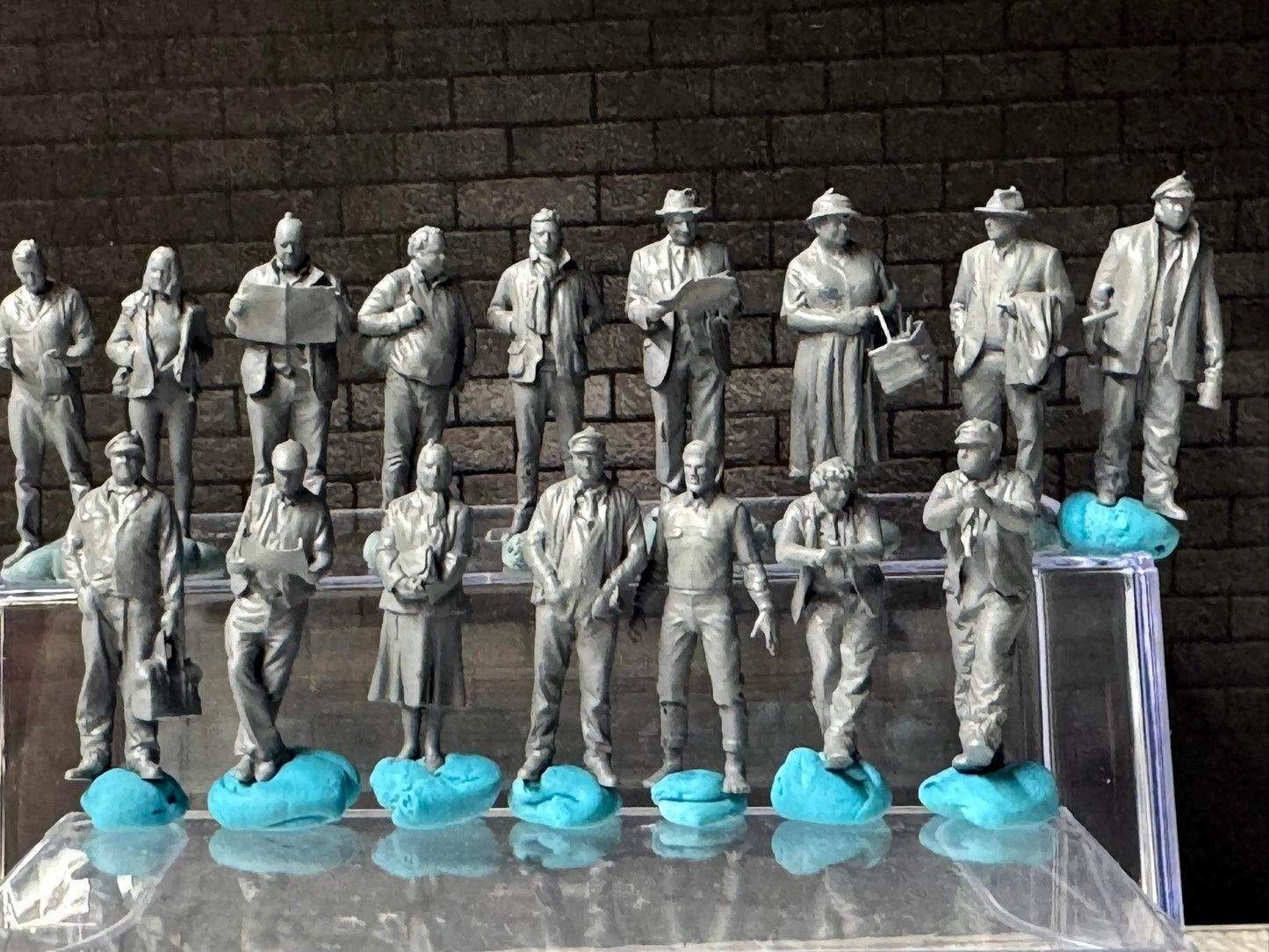 1:64 Miniature Human Figures - Resin / unpainted - great for Dioramas Hot Wheels - Made in the USA LOT 636 - Miniature 1.10