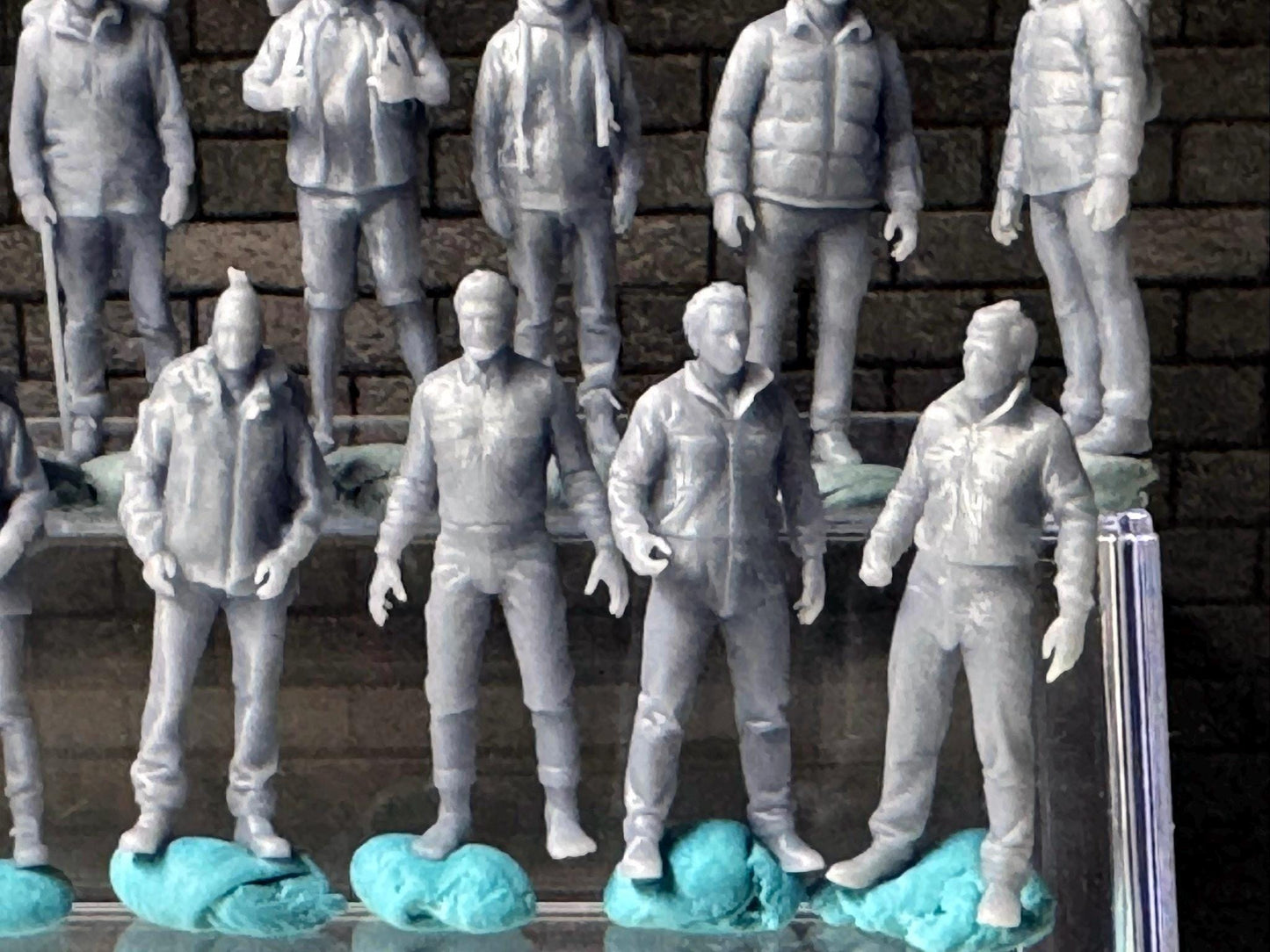 1:64 Miniature Human Figures - Resin / unpainted - great for Dioramas Hot Wheels - Made in the USA LOT 637 - Miniature 1.10 Campers / Hikers