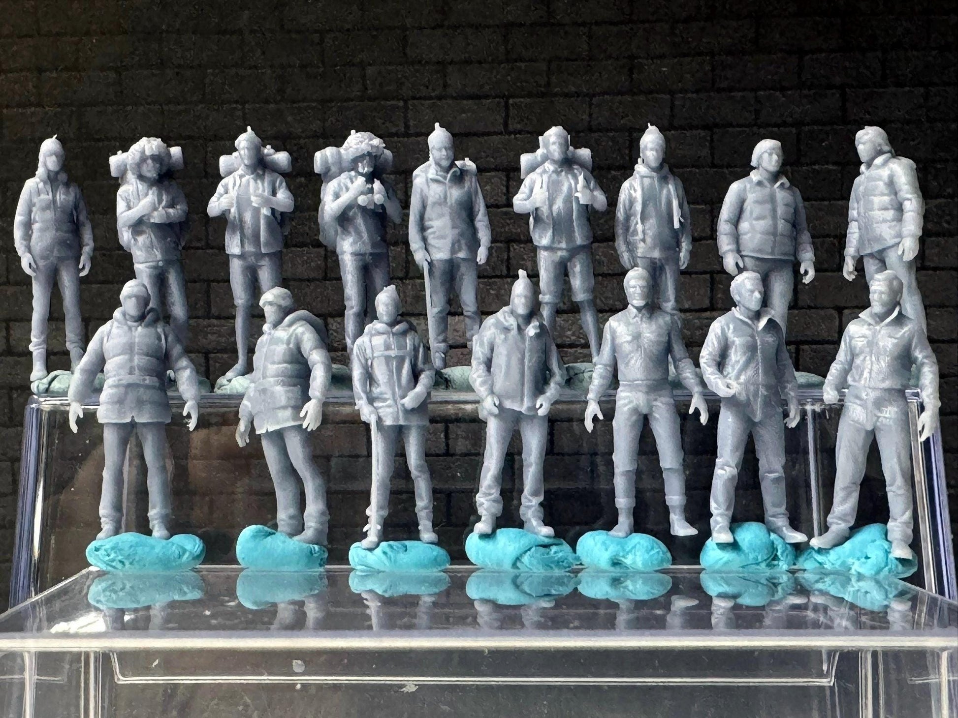 1:64 Miniature Human Figures - Resin / unpainted - great for Dioramas Hot Wheels - Made in the USA LOT 637 - Miniature 1.10 Campers / Hikers
