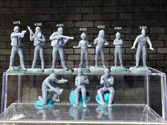 1:64 Miniature Human Figures - Resin / unpainted - great for Dioramas Hot Wheels - Made in the USA LOT 627 - Miniature 1.10