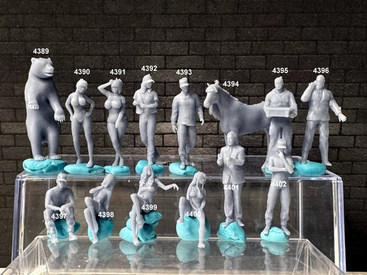 1:64 Miniature Human Figures - Resin / unpainted - great for Dioramas Hot Wheels - Made in the USA LOT 628 - Miniature 1.10