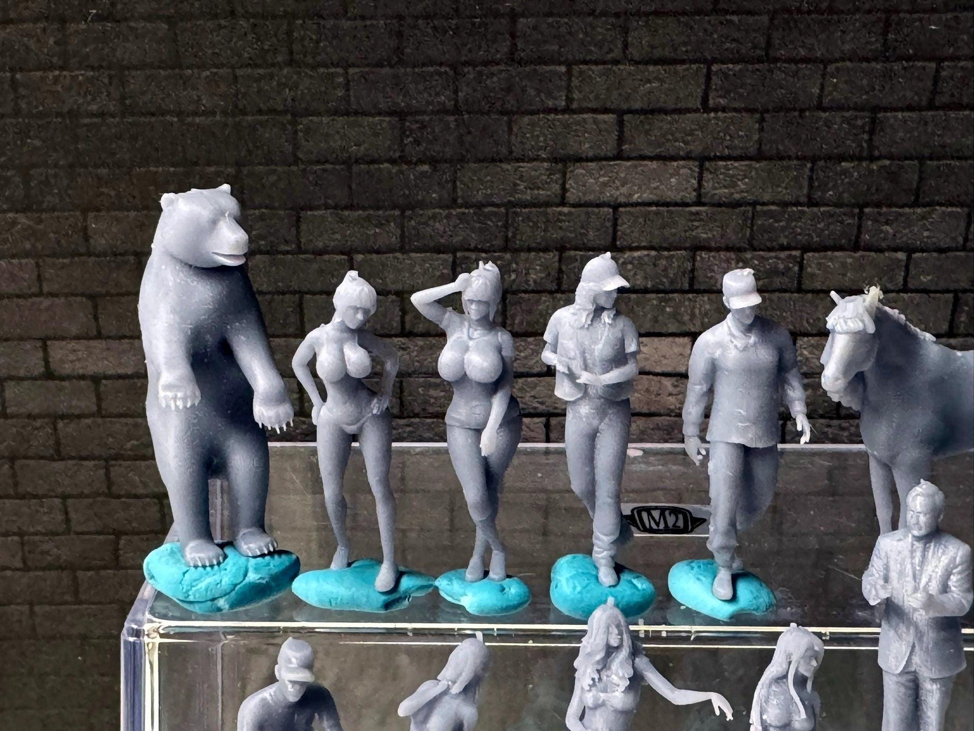 1:64 Miniature Human Figures - Resin / unpainted - great for Dioramas Hot Wheels - Made in the USA LOT 628 - Miniature 1.10