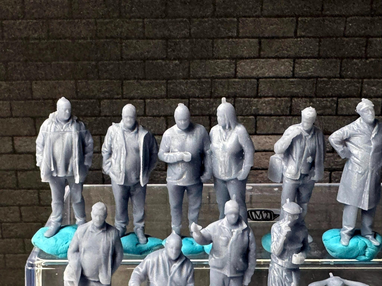 1:64 Miniature Human Figures - Resin / unpainted - great for Dioramas Hot Wheels - Made in the USA LOT 638 - Miniature 1.10