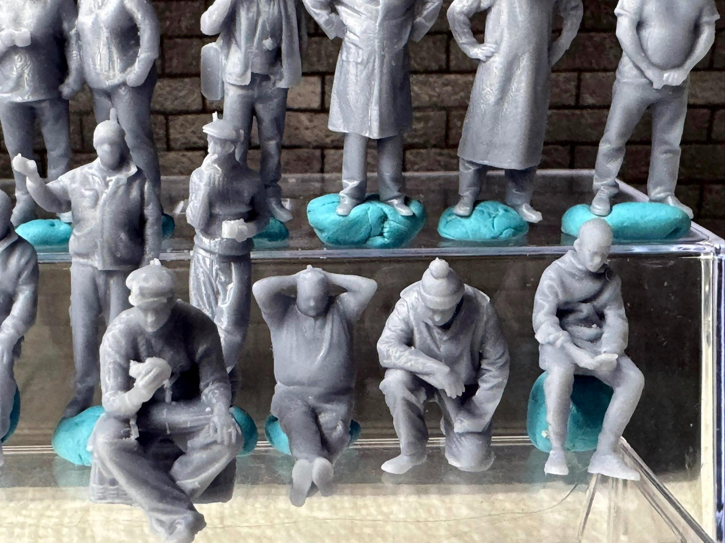 1:64 Miniature Human Figures - Resin / unpainted - great for Dioramas Hot Wheels - Made in the USA LOT 638 - Miniature 1.10