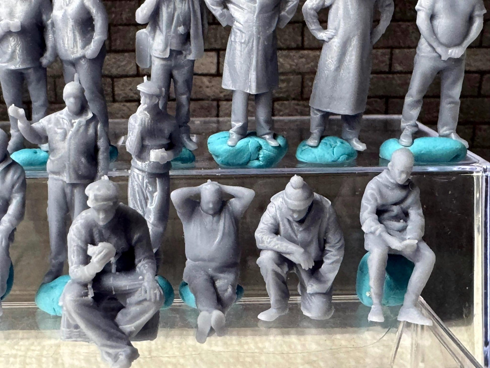 1:64 Miniature Human Figures - Resin / unpainted - great for Dioramas Hot Wheels - Made in the USA LOT 638 - Miniature 1.10