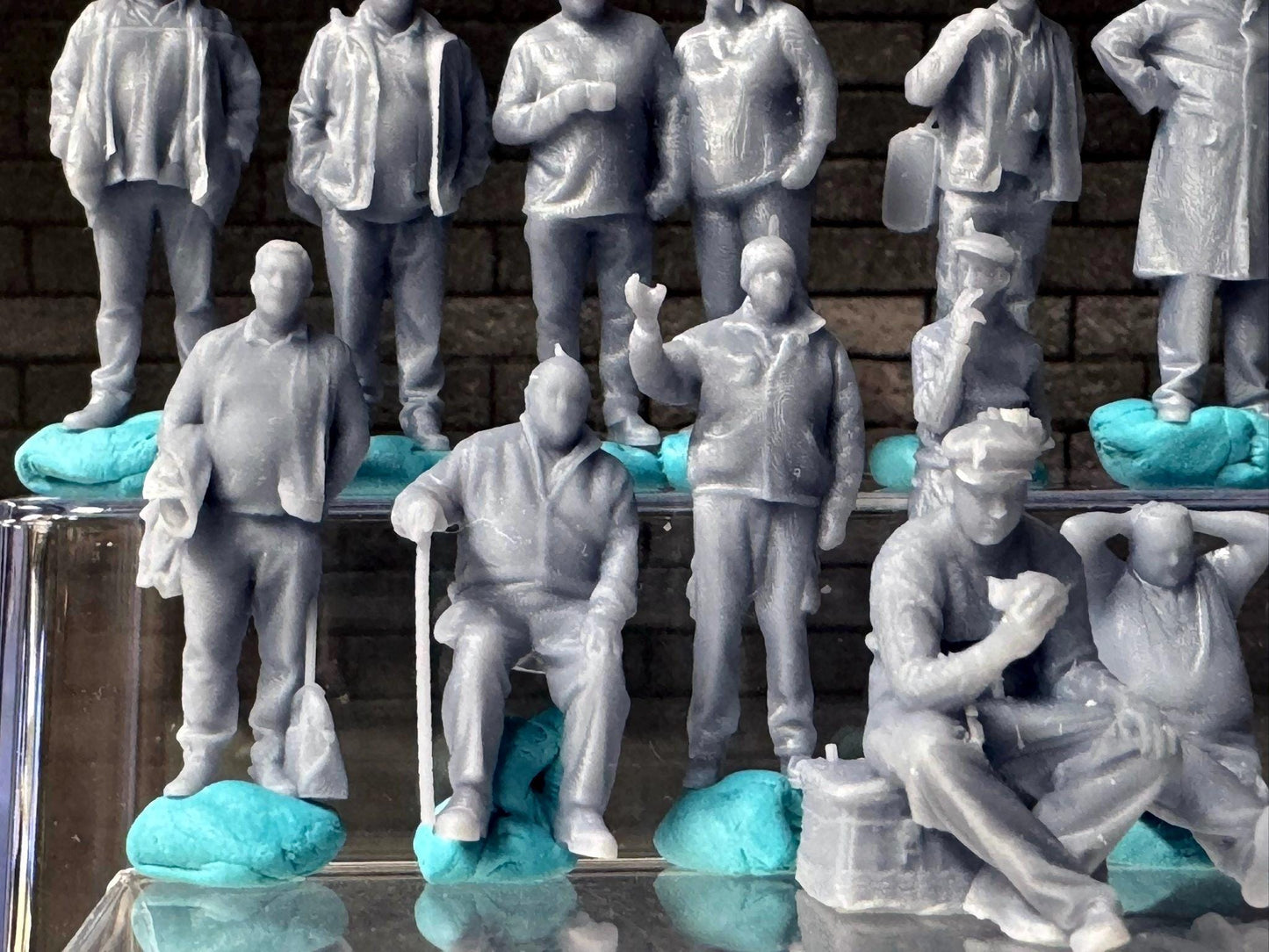 1:64 Miniature Human Figures - Resin / unpainted - great for Dioramas Hot Wheels - Made in the USA LOT 638 - Miniature 1.10