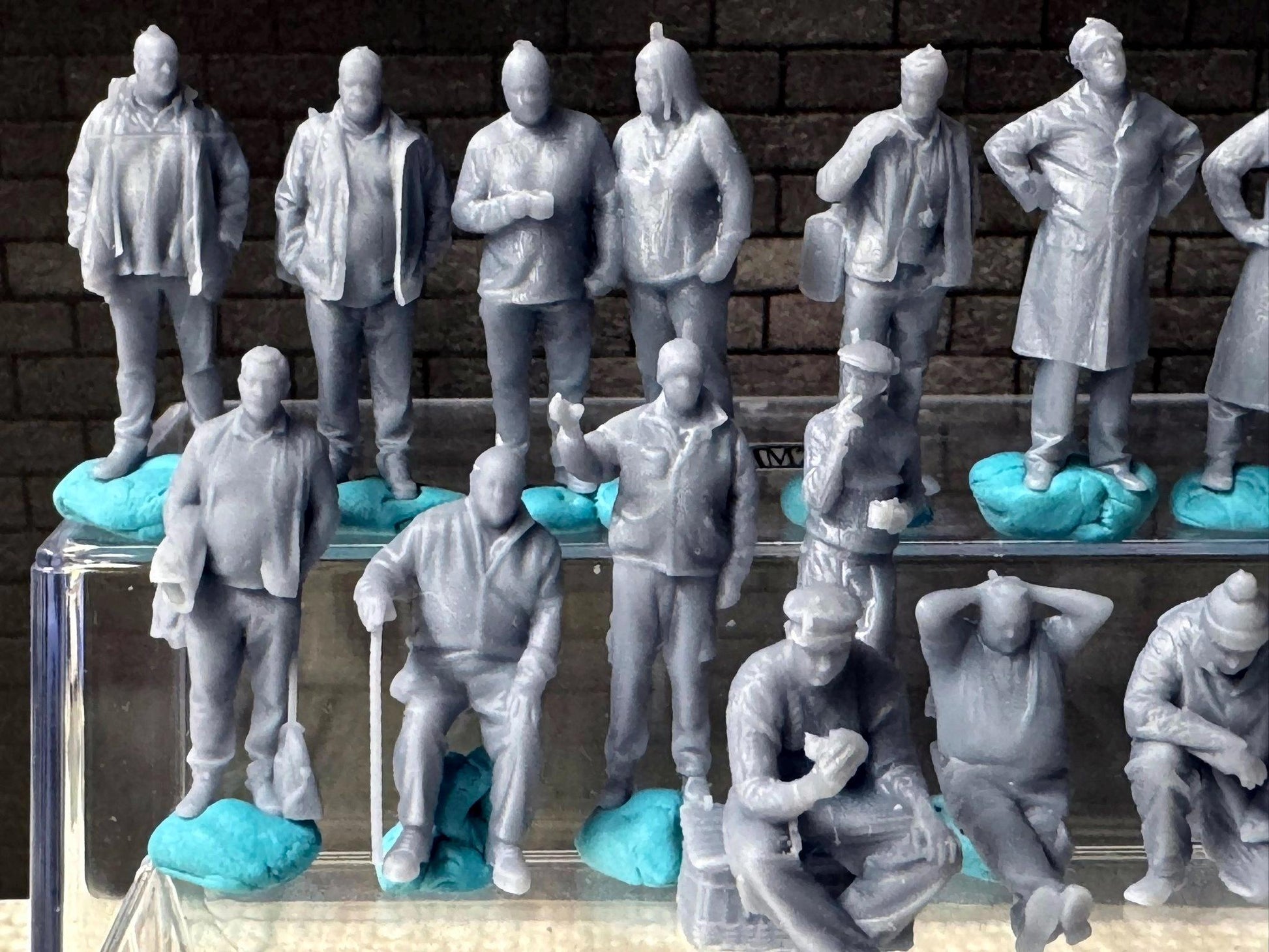 1:64 Miniature Human Figures - Resin / unpainted - great for Dioramas Hot Wheels - Made in the USA LOT 638 - Miniature 1.10