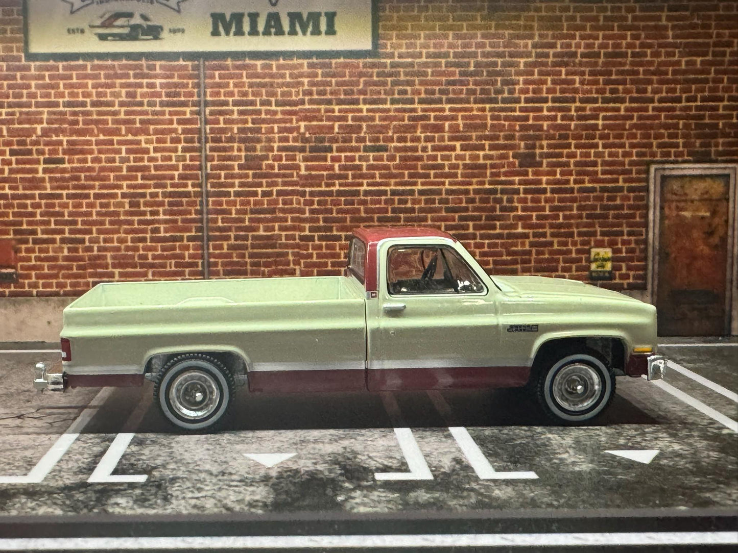 1-64 Scale / S-Scale 1981 GMC Sierra Classic K2500 - Great For Dioramas & Diecast Photography (GL)