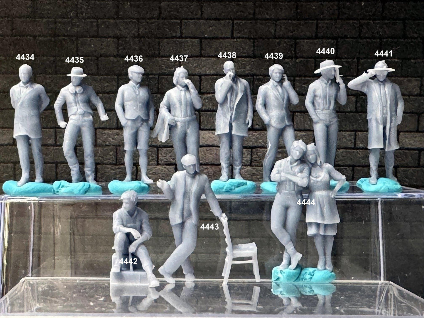 1:64 Miniature Human Figures - Resin / unpainted - great for Dioramas Hot Wheels - Made in the USA LOT 640 - Miniature 1.10
