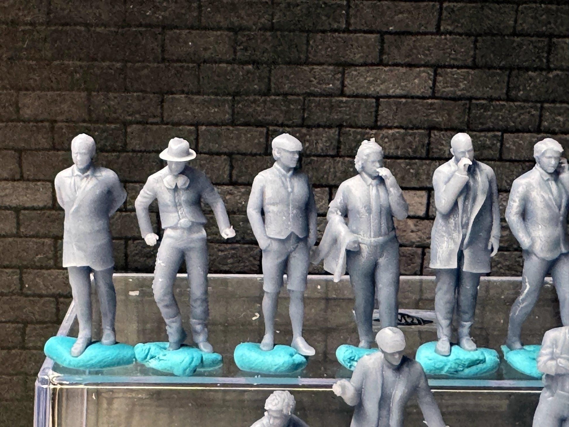 1:64 Miniature Human Figures - Resin / unpainted - great for Dioramas Hot Wheels - Made in the USA LOT 640 - Miniature 1.10
