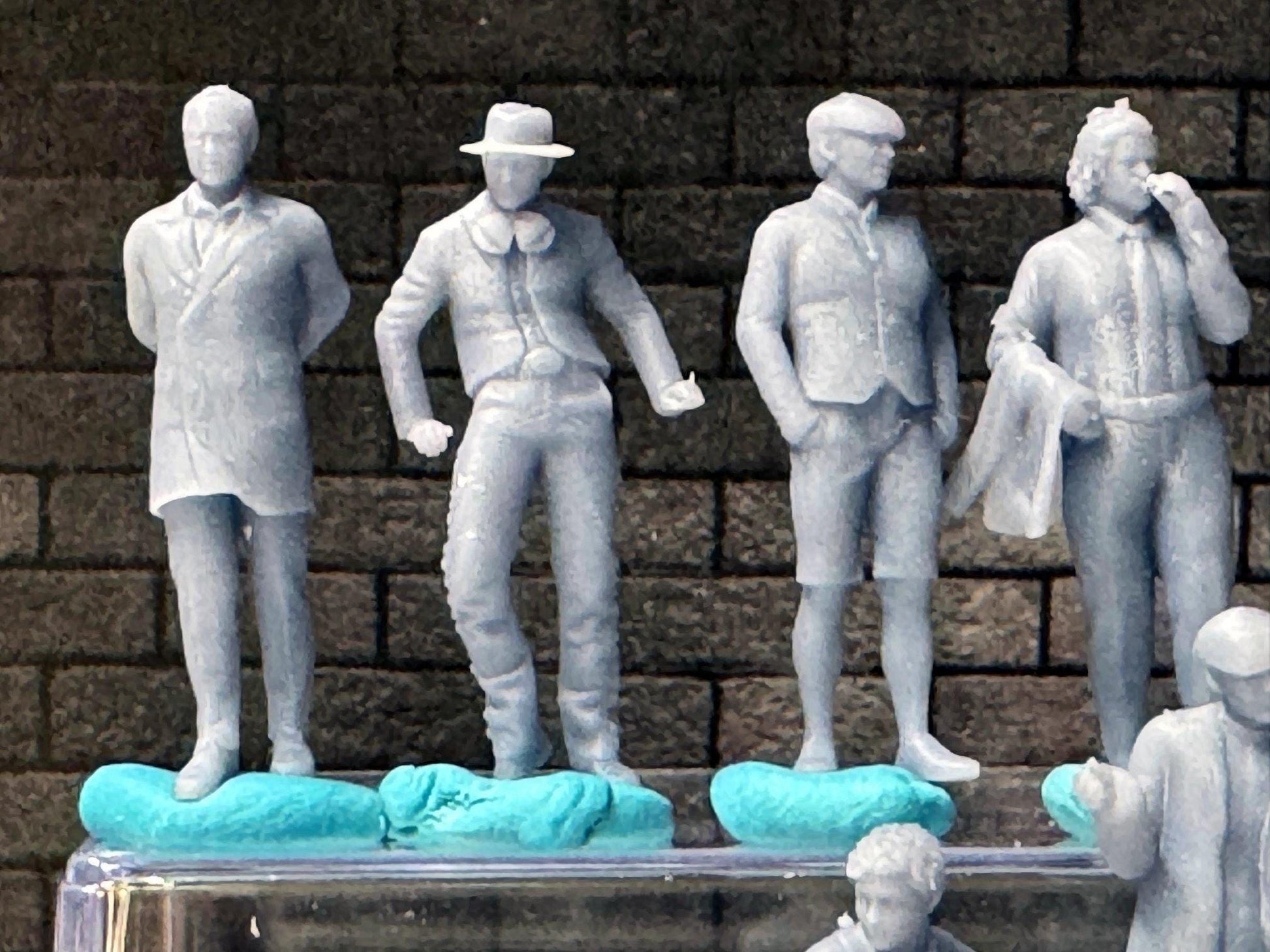 1:64 Miniature Human Figures - Resin / unpainted - great for Dioramas Hot Wheels - Made in the USA LOT 640 - Miniature 1.10
