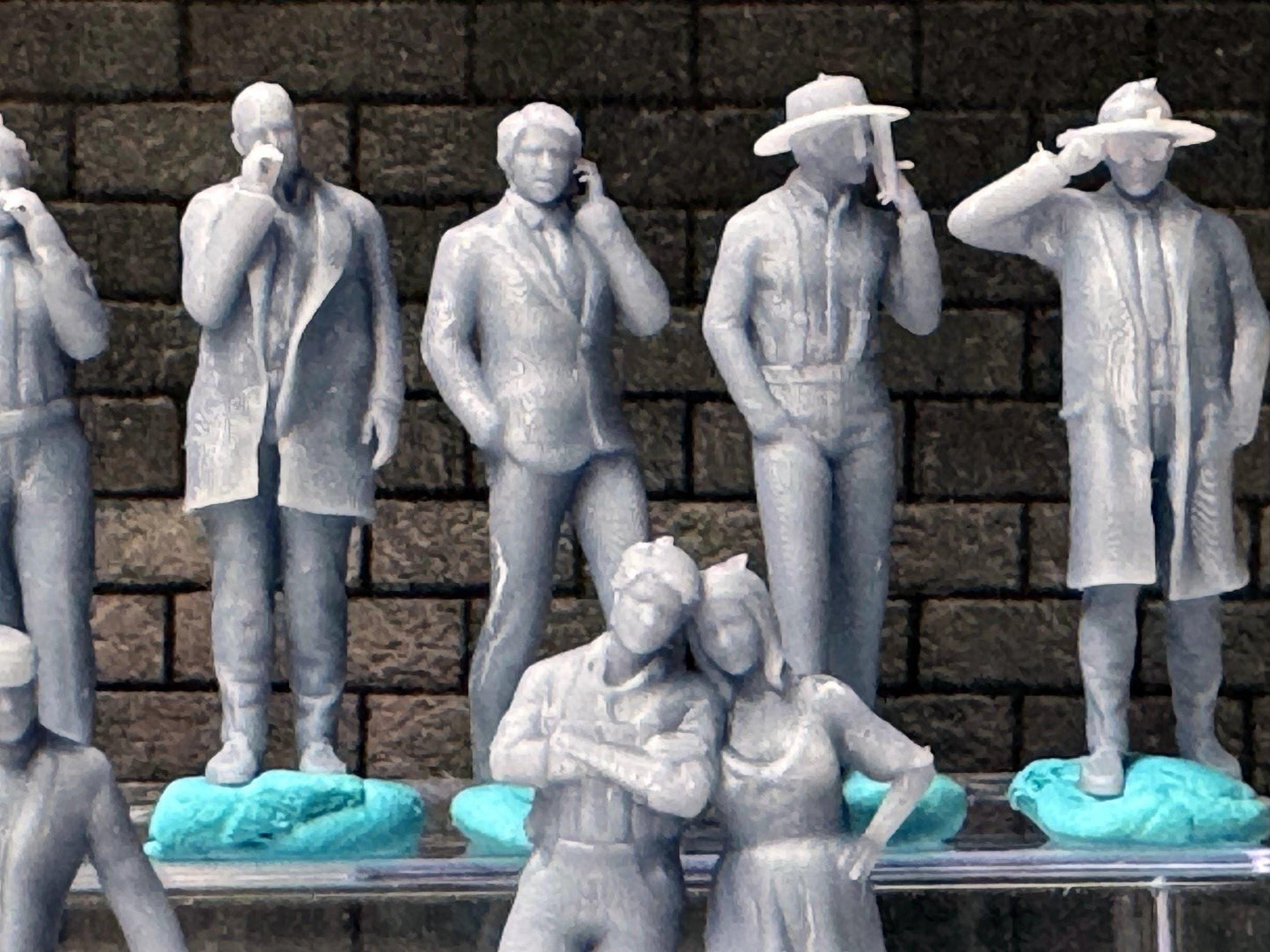 1:64 Miniature Human Figures - Resin / unpainted - great for Dioramas Hot Wheels - Made in the USA LOT 640 - Miniature 1.10