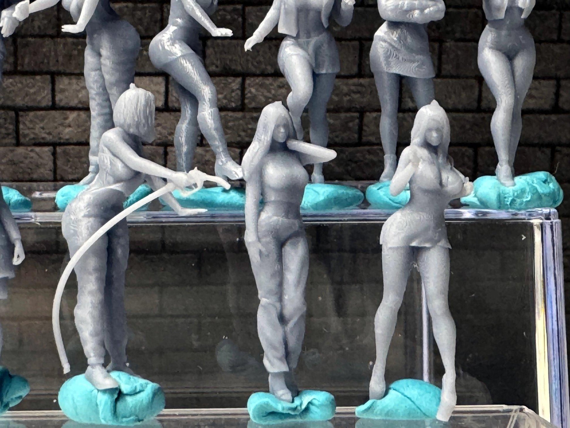 1:64 Miniature Human Figures - Resin / unpainted - great for Dioramas Hot Wheels - Made in the USA LOT 641 - Miniature 1.10