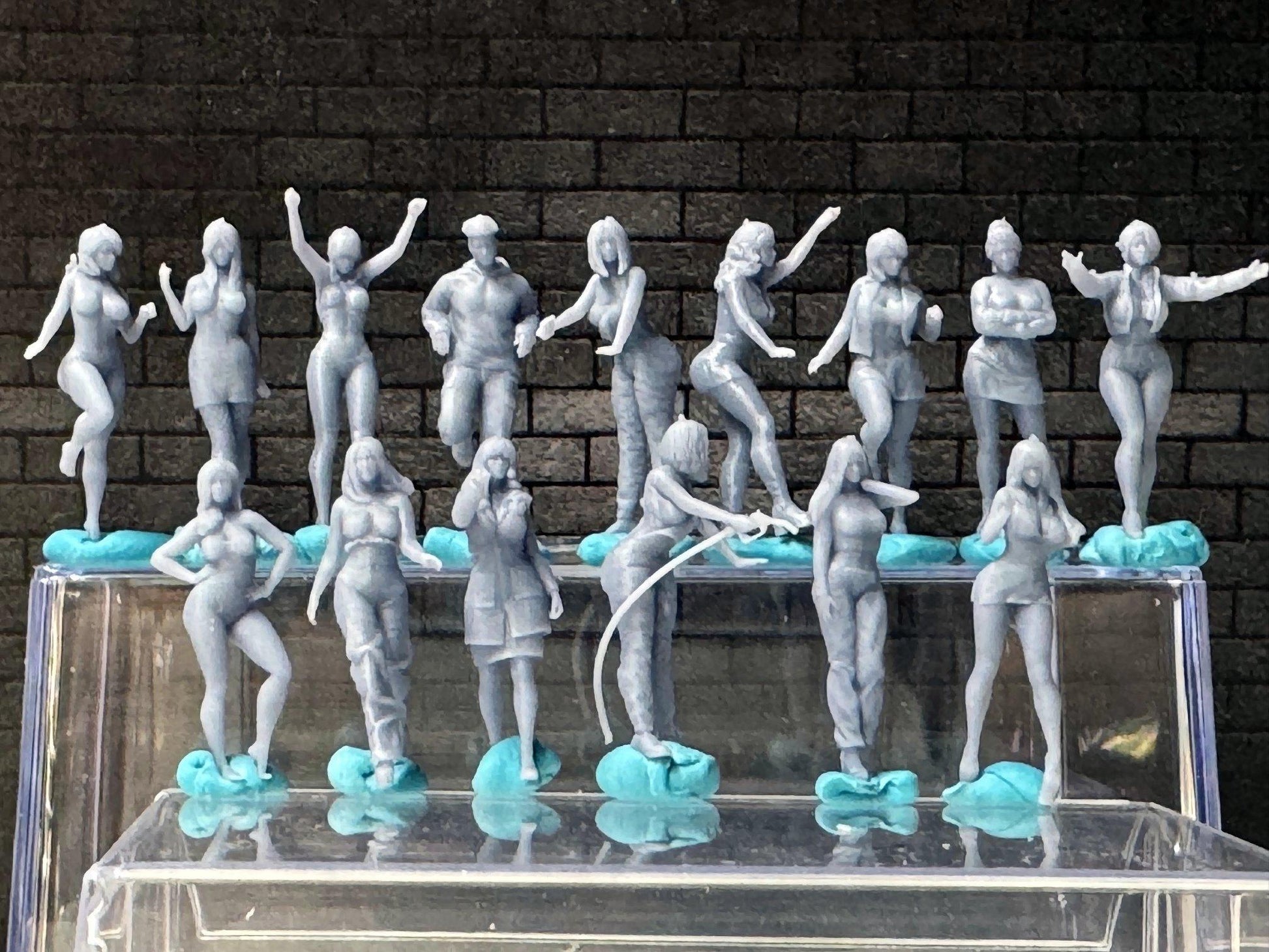 1:64 Miniature Human Figures - Resin / unpainted - great for Dioramas Hot Wheels - Made in the USA LOT 641 - Miniature 1.10