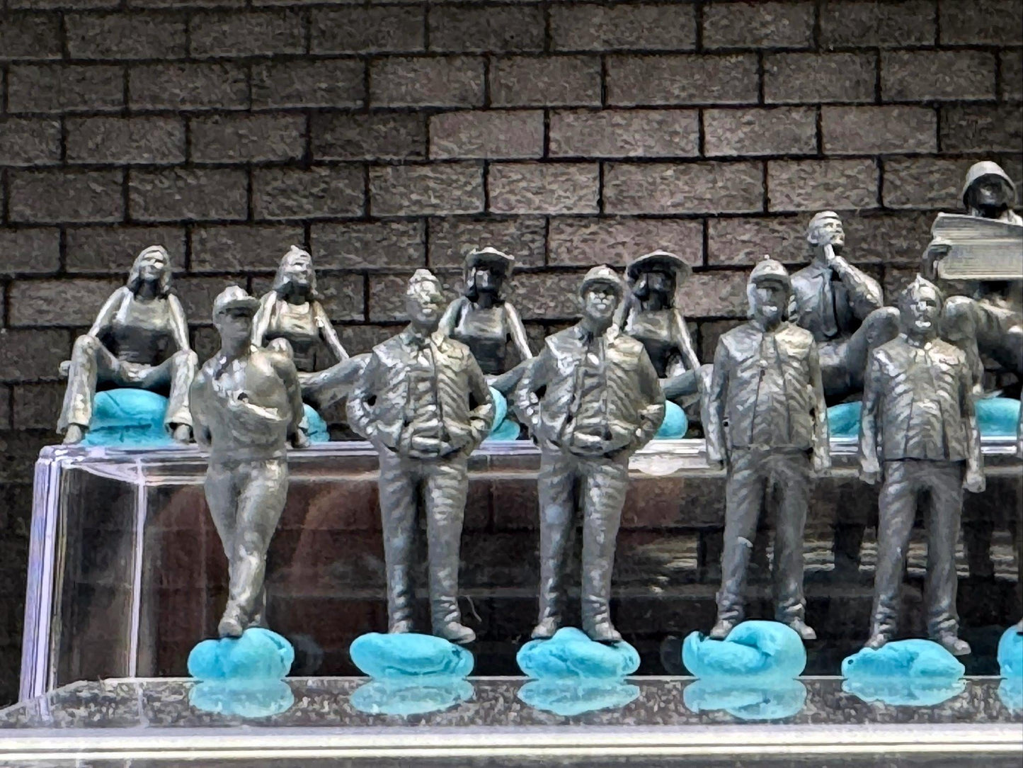 1:64 Miniature Human Figures - Resin / unpainted - great for Dioramas Hot Wheels - Made in the USA LOT 621 - Miniature 1.10