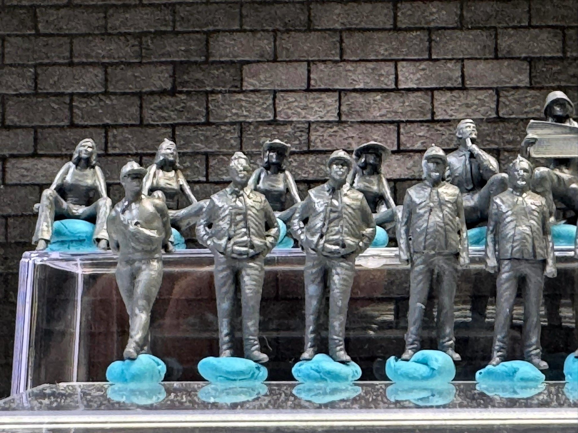 1:64 Miniature Human Figures - Resin / unpainted - great for Dioramas Hot Wheels - Made in the USA LOT 621 - Miniature 1.10
