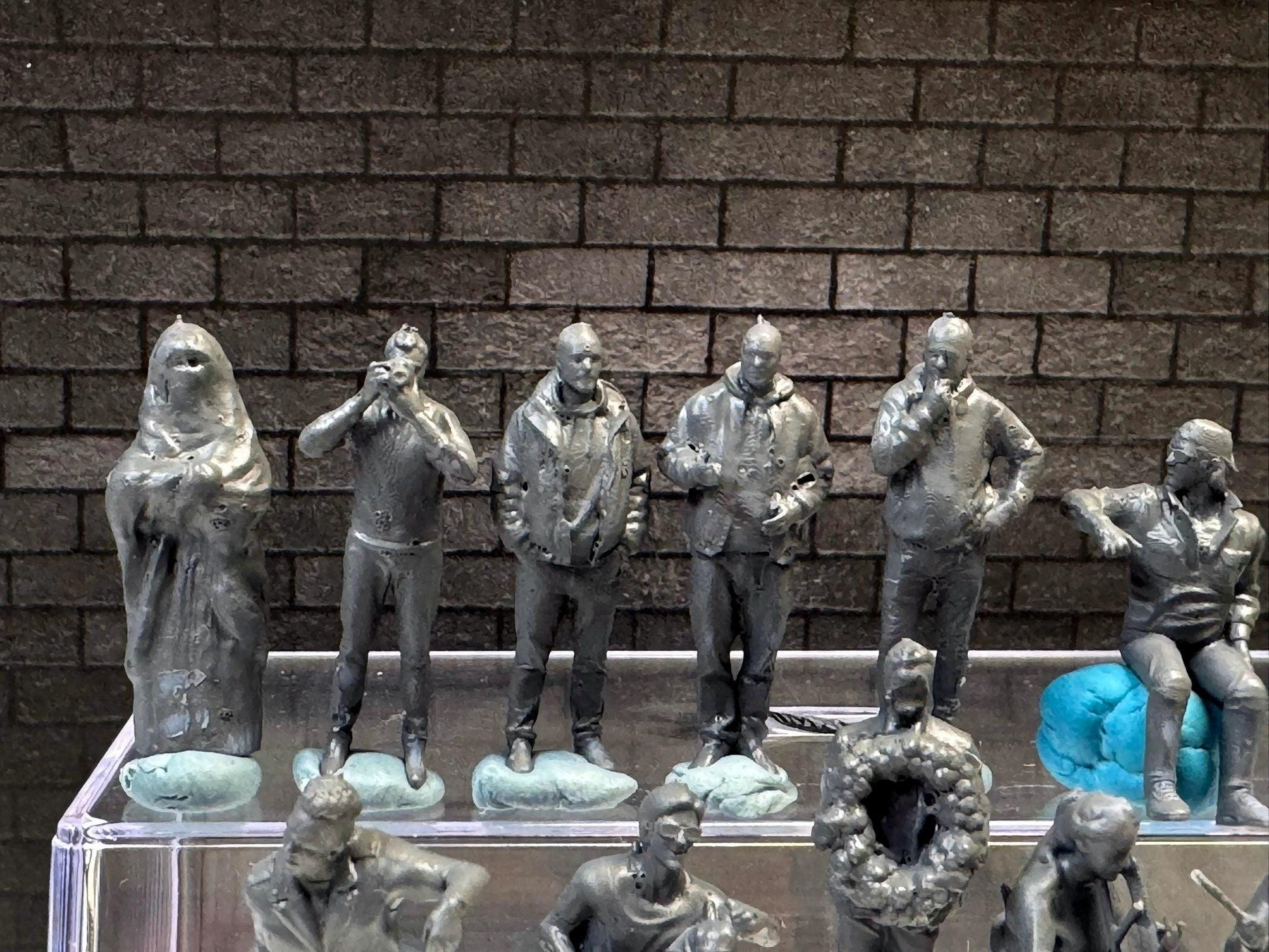 1:64 Miniature Human Figures - Resin / unpainted - great for Dioramas Hot Wheels - Made in the USA LOT 622 - Miniature 1.10