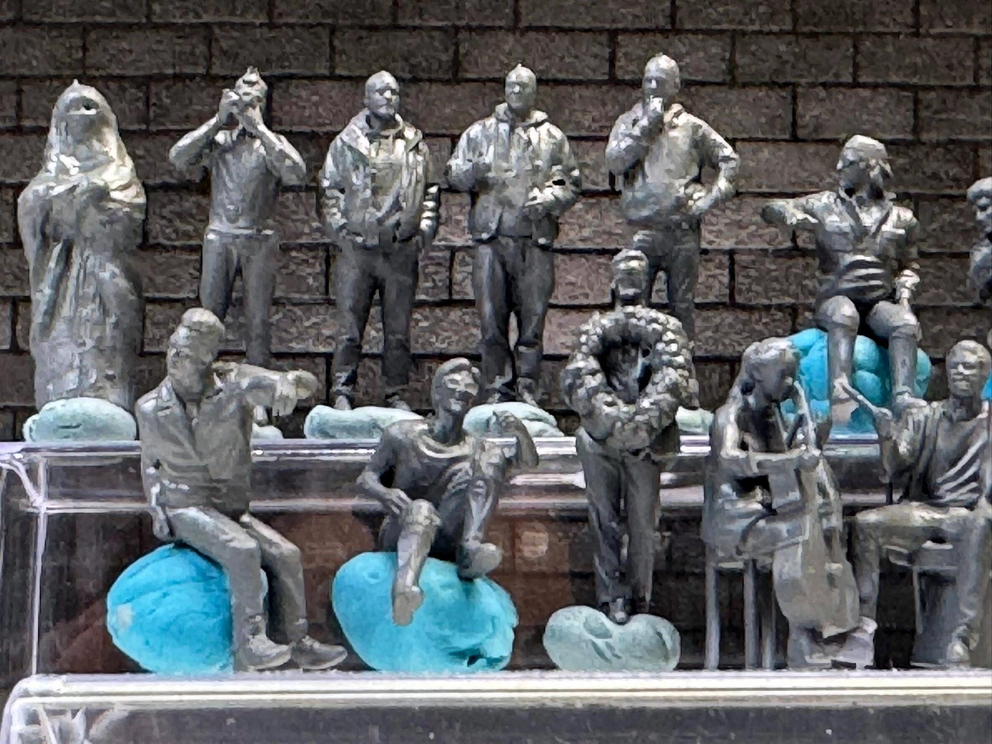 1:64 Miniature Human Figures - Resin / unpainted - great for Dioramas Hot Wheels - Made in the USA LOT 622 - Miniature 1.10