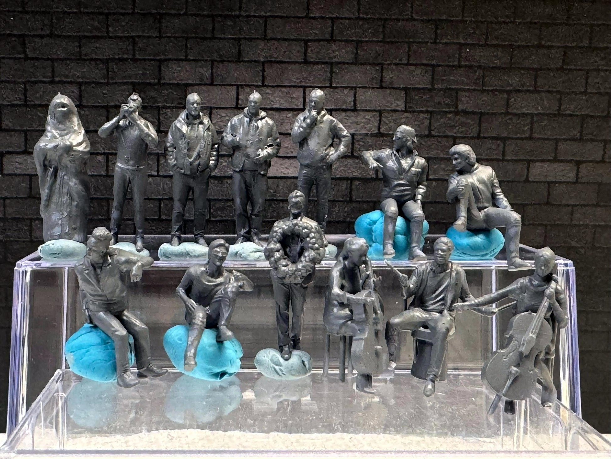 1:64 Miniature Human Figures - Resin / unpainted - great for Dioramas Hot Wheels - Made in the USA LOT 622 - Miniature 1.10