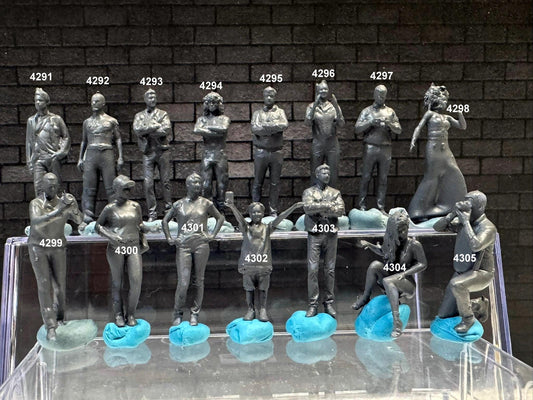 1:64 Miniature Human Figures - Resin / unpainted - great for Dioramas Hot Wheels - Made in the USA LOT 623 - Miniature 1.10