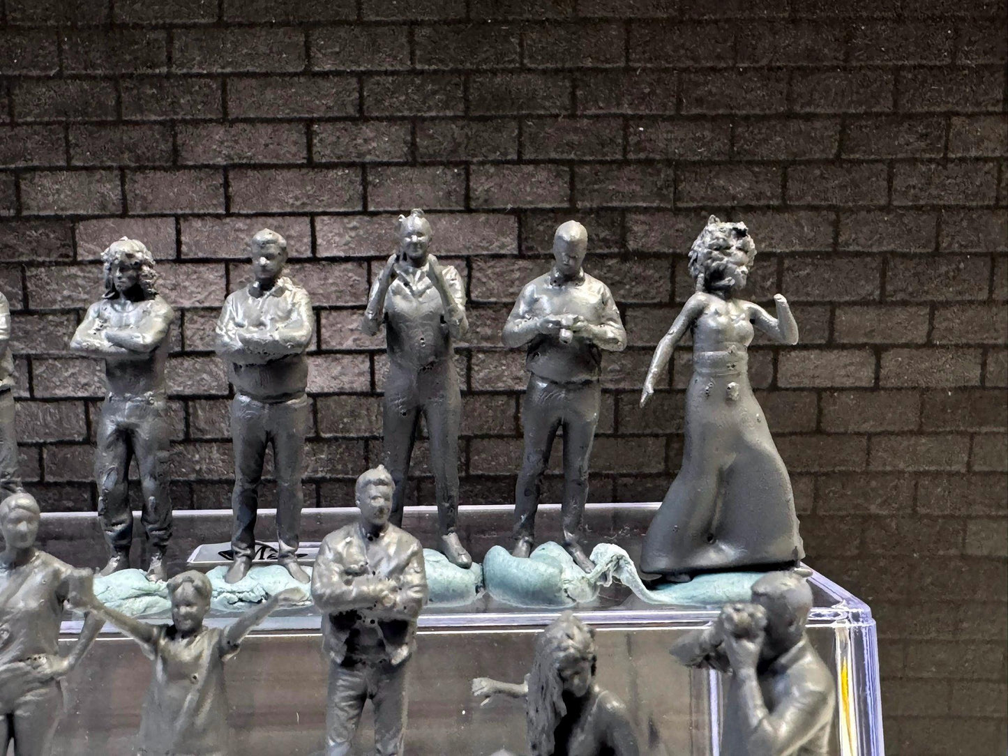 1:64 Miniature Human Figures - Resin / unpainted - great for Dioramas Hot Wheels - Made in the USA LOT 623 - Miniature 1.10