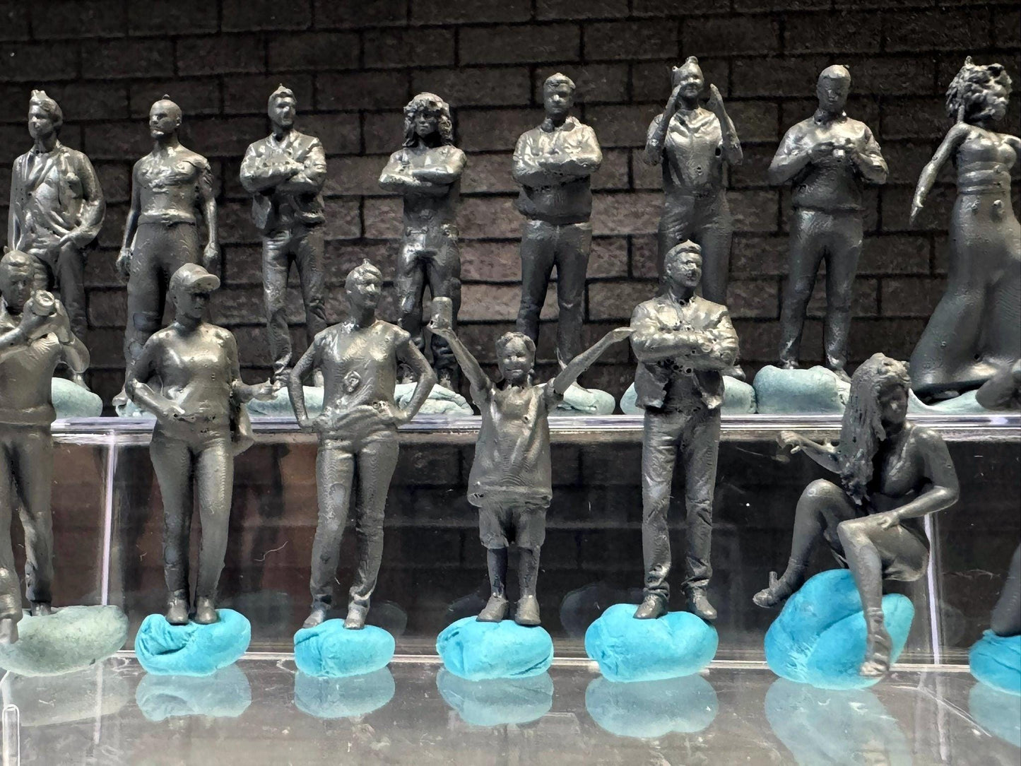 1:64 Miniature Human Figures - Resin / unpainted - great for Dioramas Hot Wheels - Made in the USA LOT 623 - Miniature 1.10
