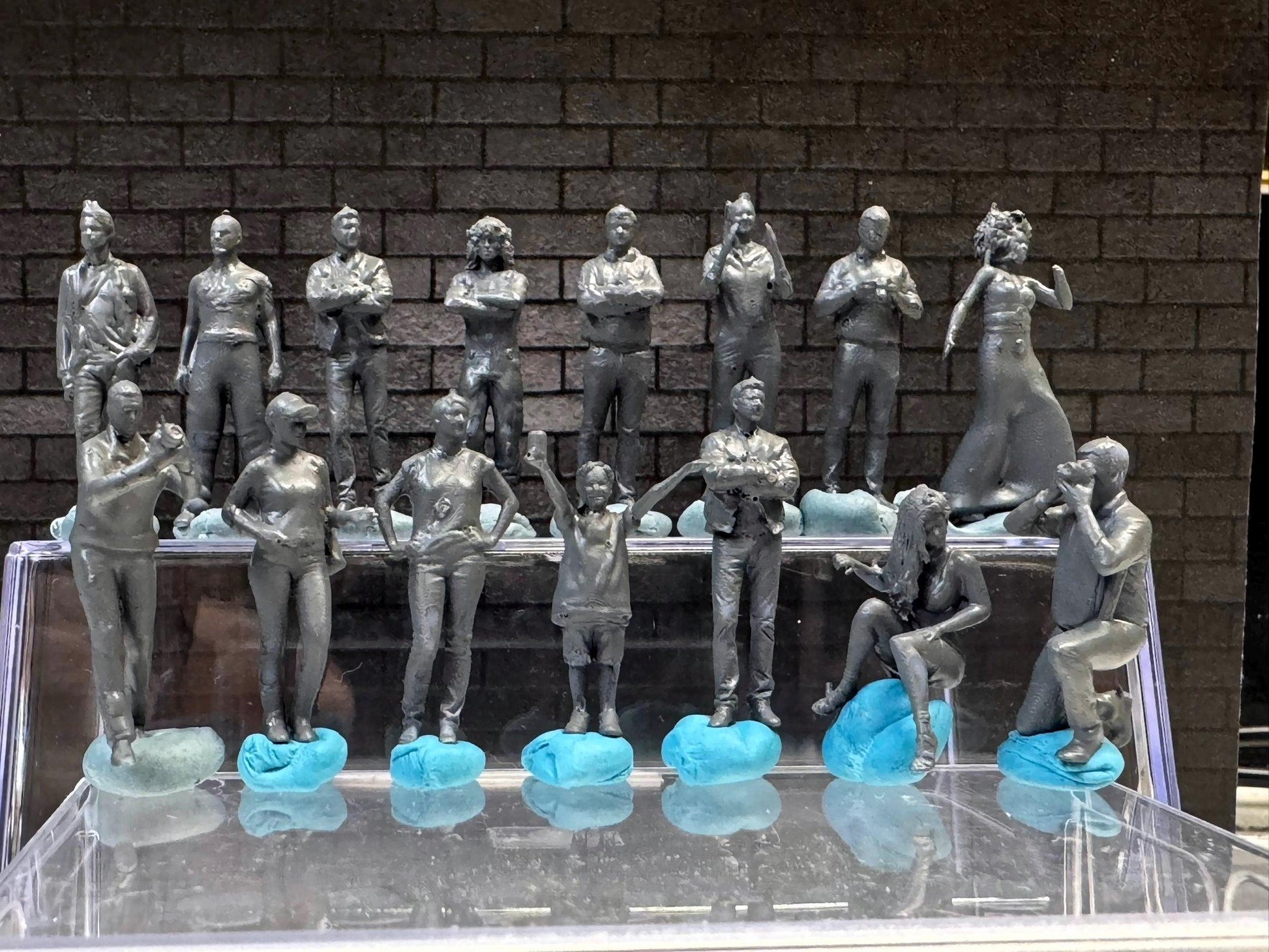1:64 Miniature Human Figures - Resin / unpainted - great for Dioramas Hot Wheels - Made in the USA LOT 623 - Miniature 1.10