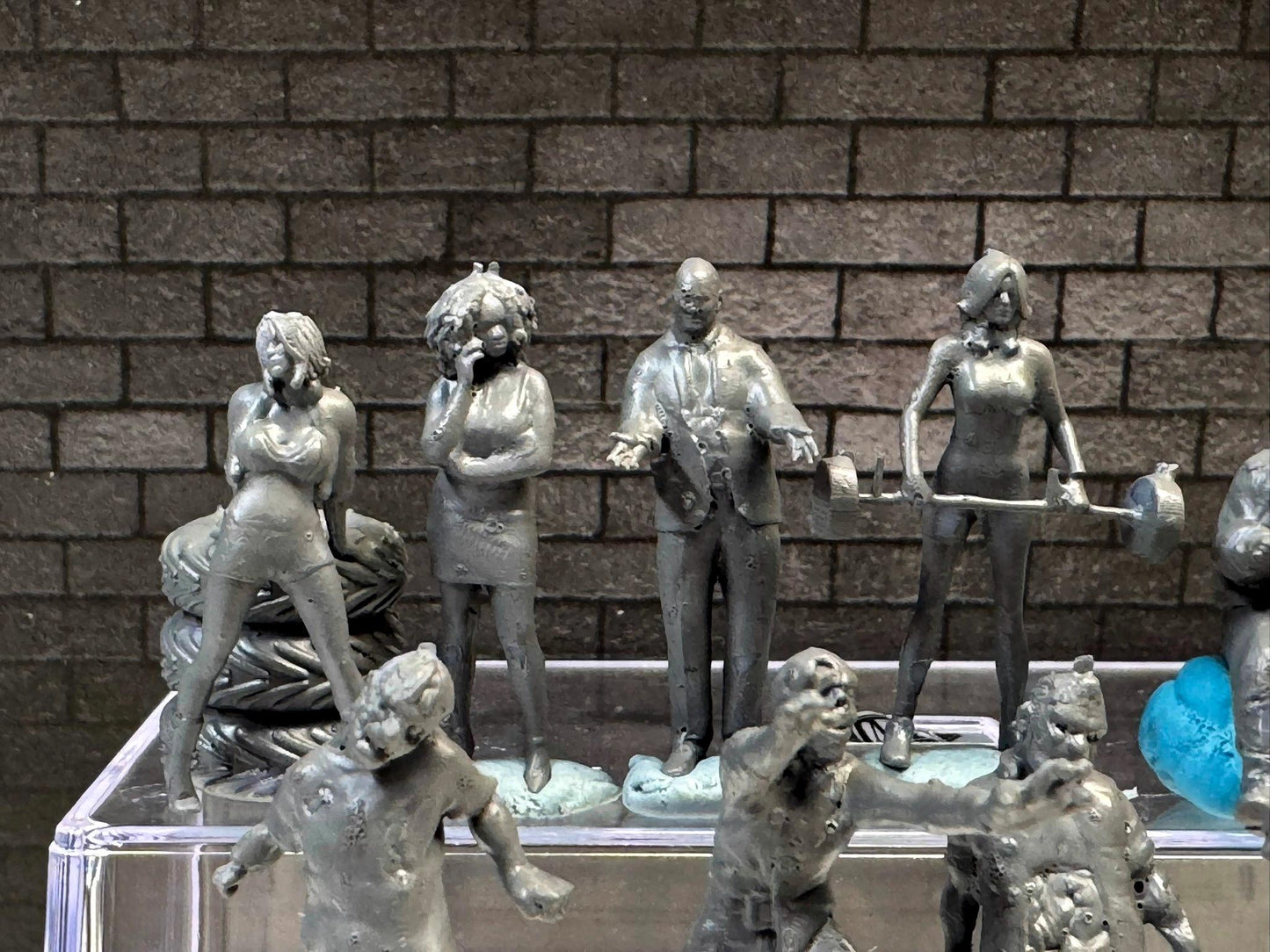1:64 Miniature Human Figures - Resin / unpainted - great for Dioramas Hot Wheels - Made in the USA LOT 624 - Miniature 1.10