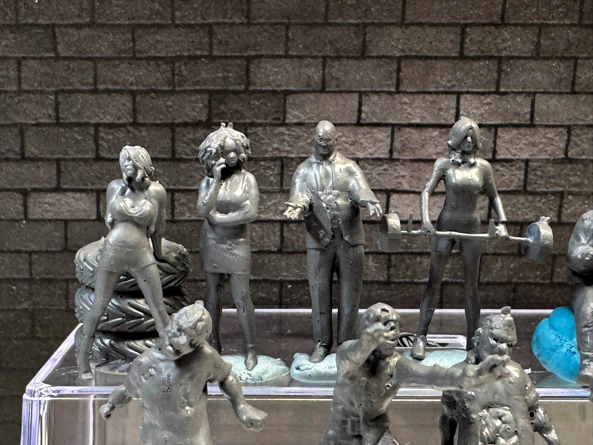 1:64 Miniature Human Figures - Resin / unpainted - great for Dioramas Hot Wheels - Made in the USA LOT 624 - Miniature 1.10