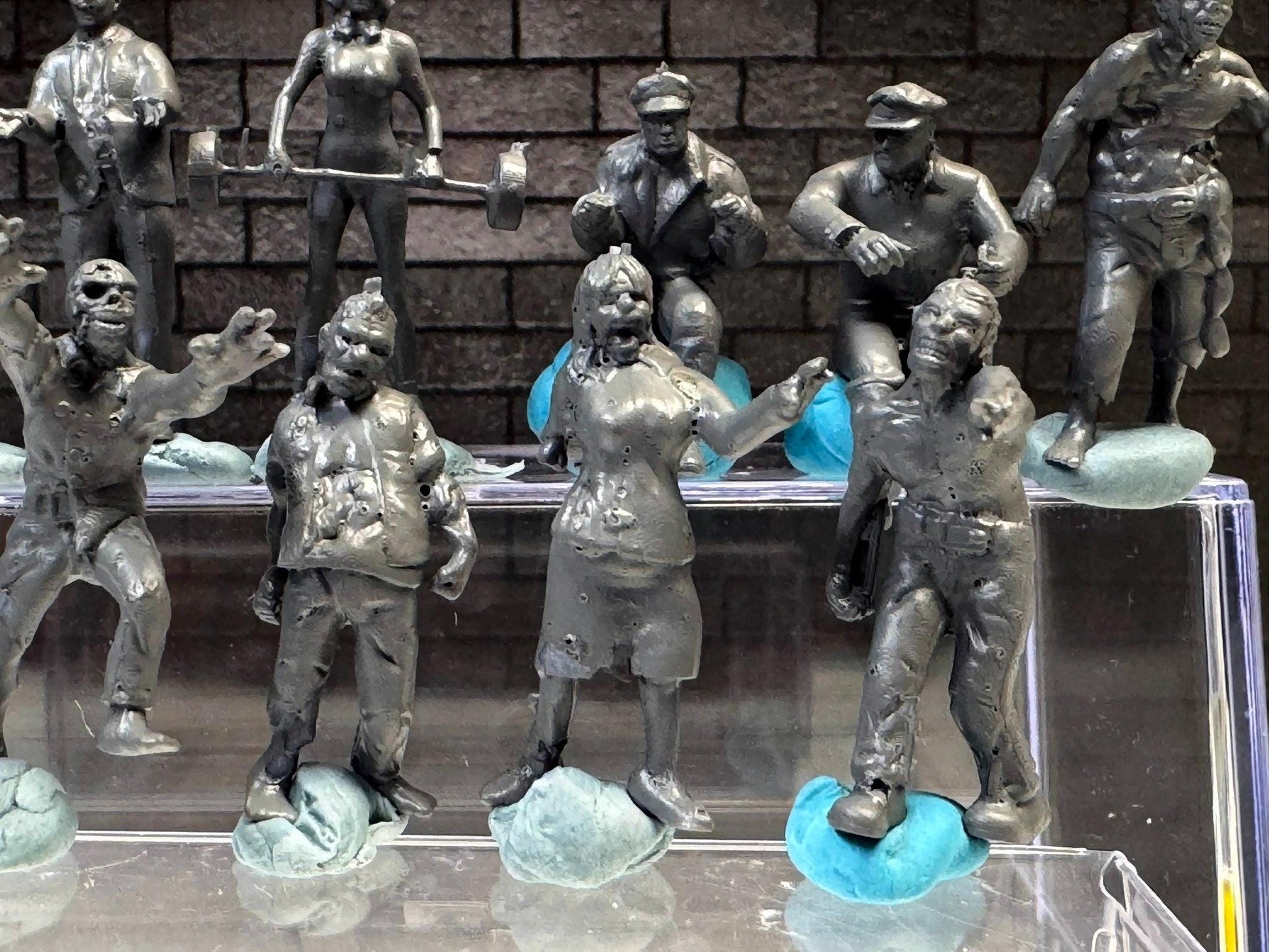 1:64 Miniature Human Figures - Resin / unpainted - great for Dioramas Hot Wheels - Made in the USA LOT 624 - Miniature 1.10