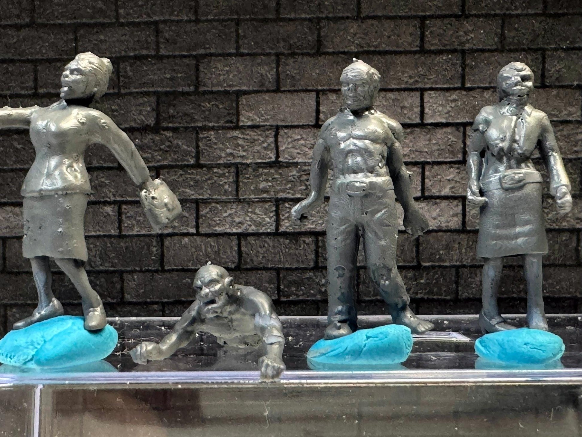 1:64 Miniature Human Figures - Resin / unpainted - great for Dioramas Hot Wheels - Made in the USA LOT 624 - Miniature 1.10