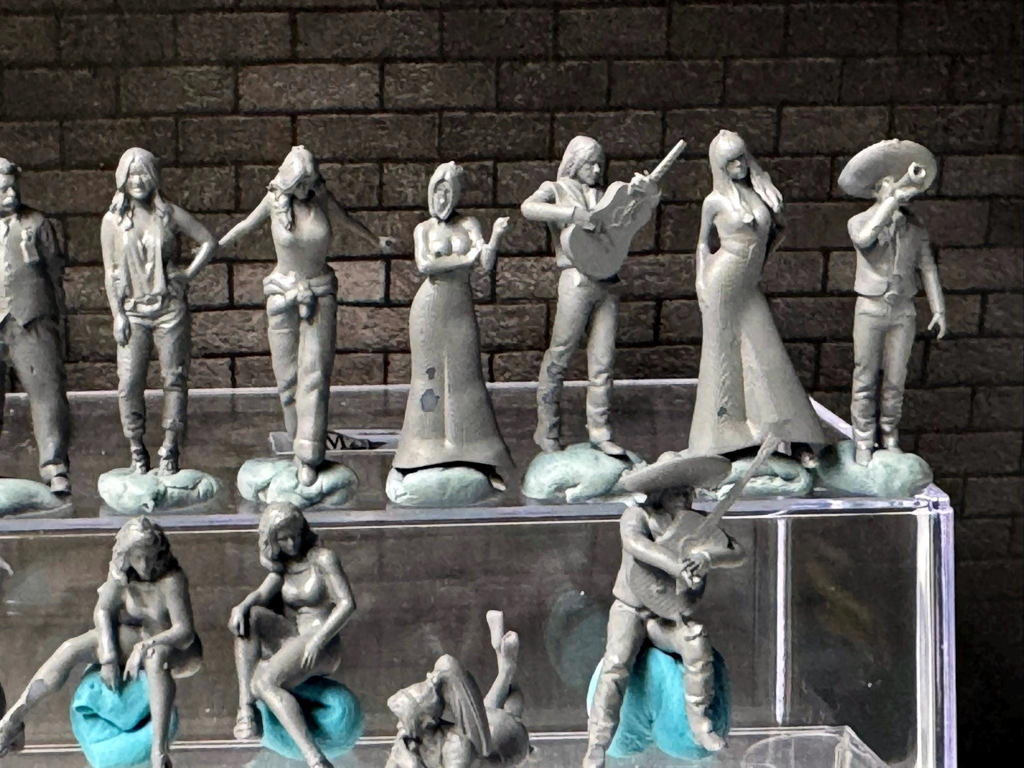 1:64 Miniature Human Figures - Resin / unpainted - great for Dioramas Hot Wheels - Made in the USA LOT 625 - Miniature 1.10