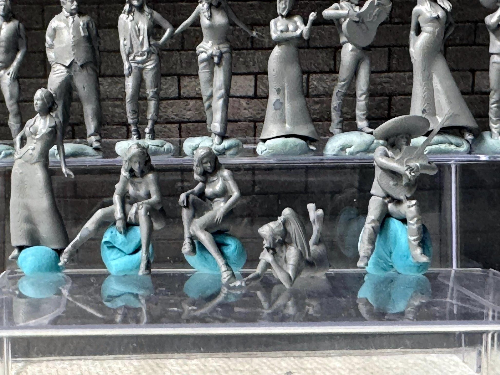 1:64 Miniature Human Figures - Resin / unpainted - great for Dioramas Hot Wheels - Made in the USA LOT 625 - Miniature 1.10