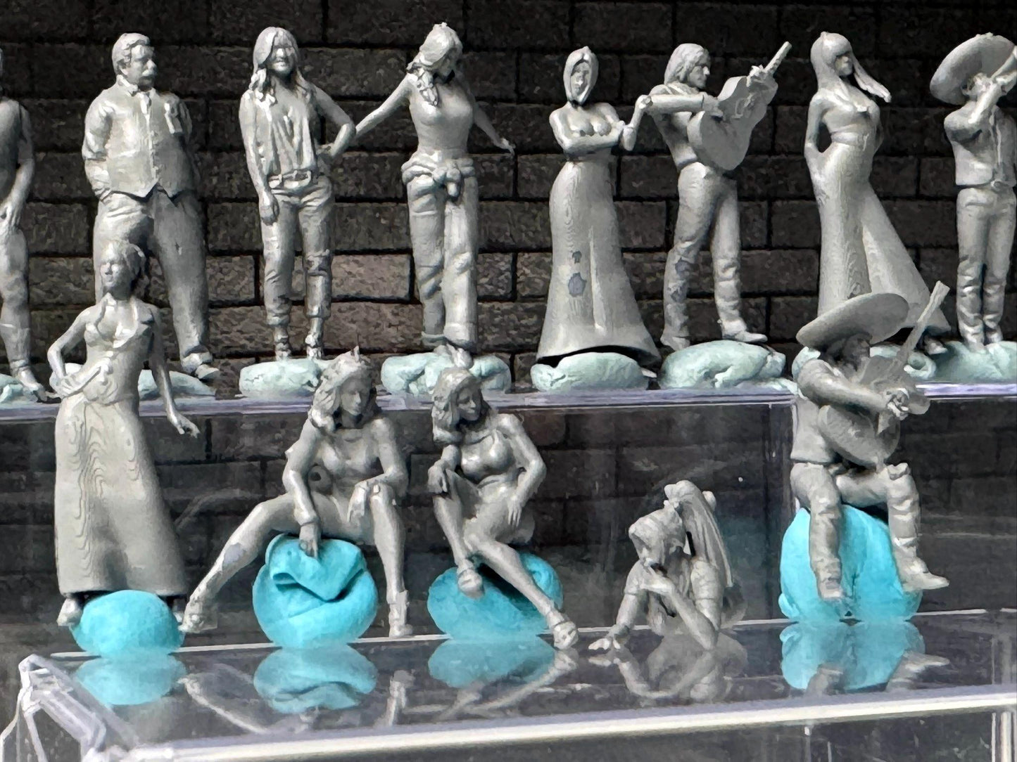 1:64 Miniature Human Figures - Resin / unpainted - great for Dioramas Hot Wheels - Made in the USA LOT 625 - Miniature 1.10