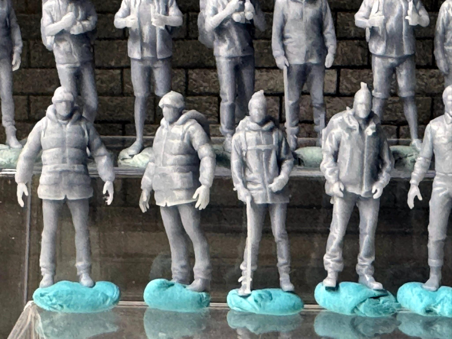 1:64 Miniature Human Figures - Resin / unpainted - great for Dioramas Hot Wheels - Made in the USA LOT 637 - Miniature 1.10 Campers / Hikers