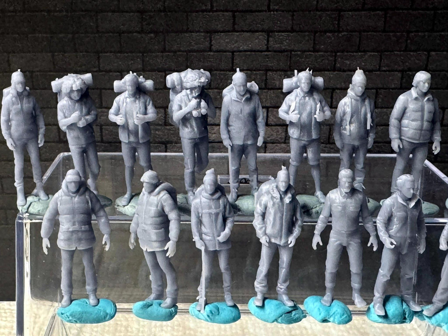 1:64 Miniature Human Figures - Resin / unpainted - great for Dioramas Hot Wheels - Made in the USA LOT 637 - Miniature 1.10 Campers / Hikers