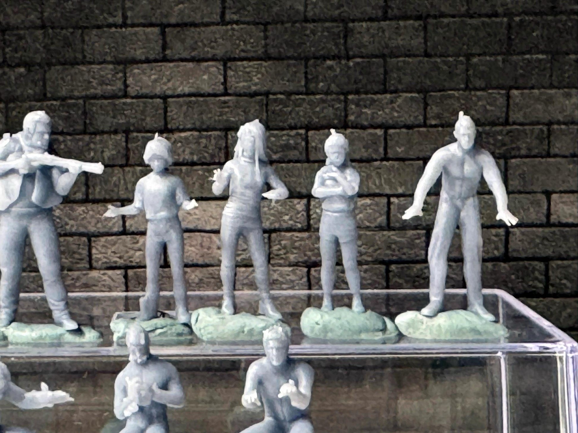 1:64 Miniature Human Figures - Resin / unpainted - great for Dioramas Hot Wheels - Made in the USA LOT 627 - Miniature 1.10